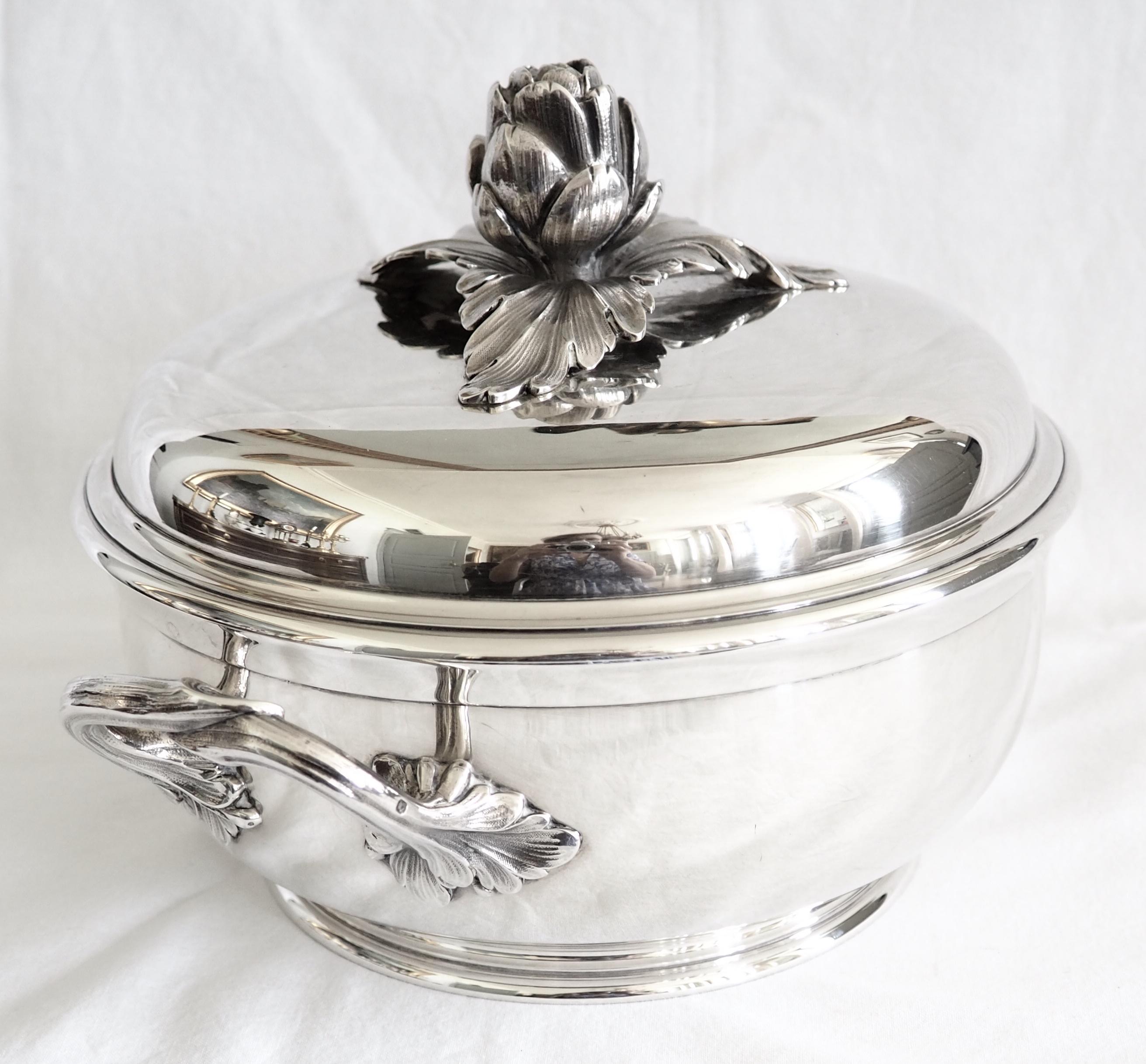 20th Century Puiforcat : sterling silver vegetable dish, Louis XV style, artichoke handle