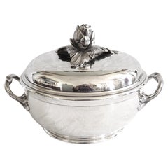 Puiforcat : sterling silver vegetable dish, Louis XV style, artichoke handle