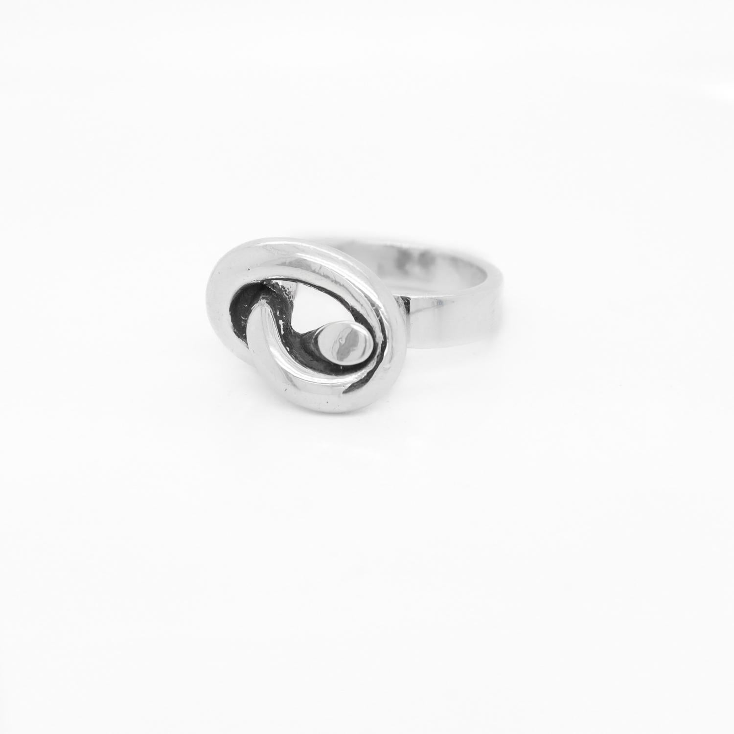 Puig Doria Sterling Silver Pretzel Knot Band Ring For Sale 8