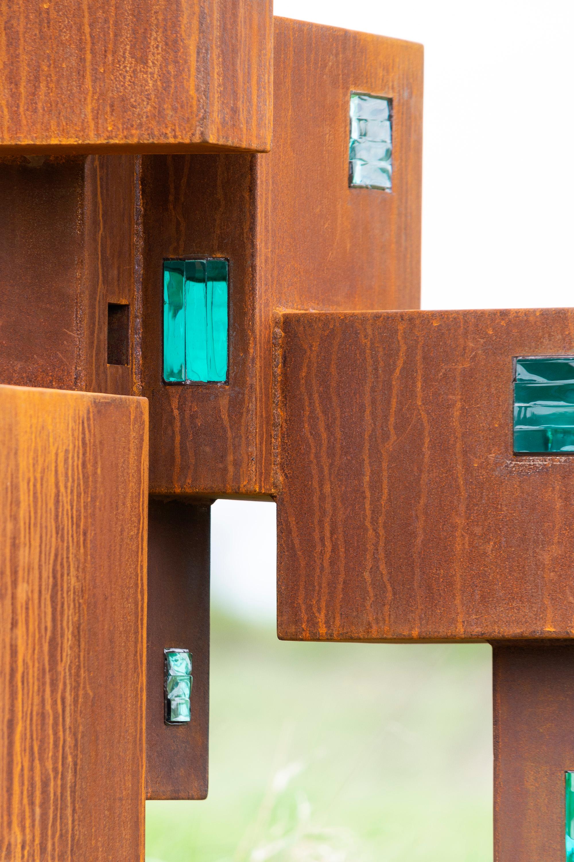 AmaGon – abstrakte, geometrische Skulptur aus Stahl, Glas, beleuchtete, Außenskulptur (Abstrakt), Sculpture, von Puigcat