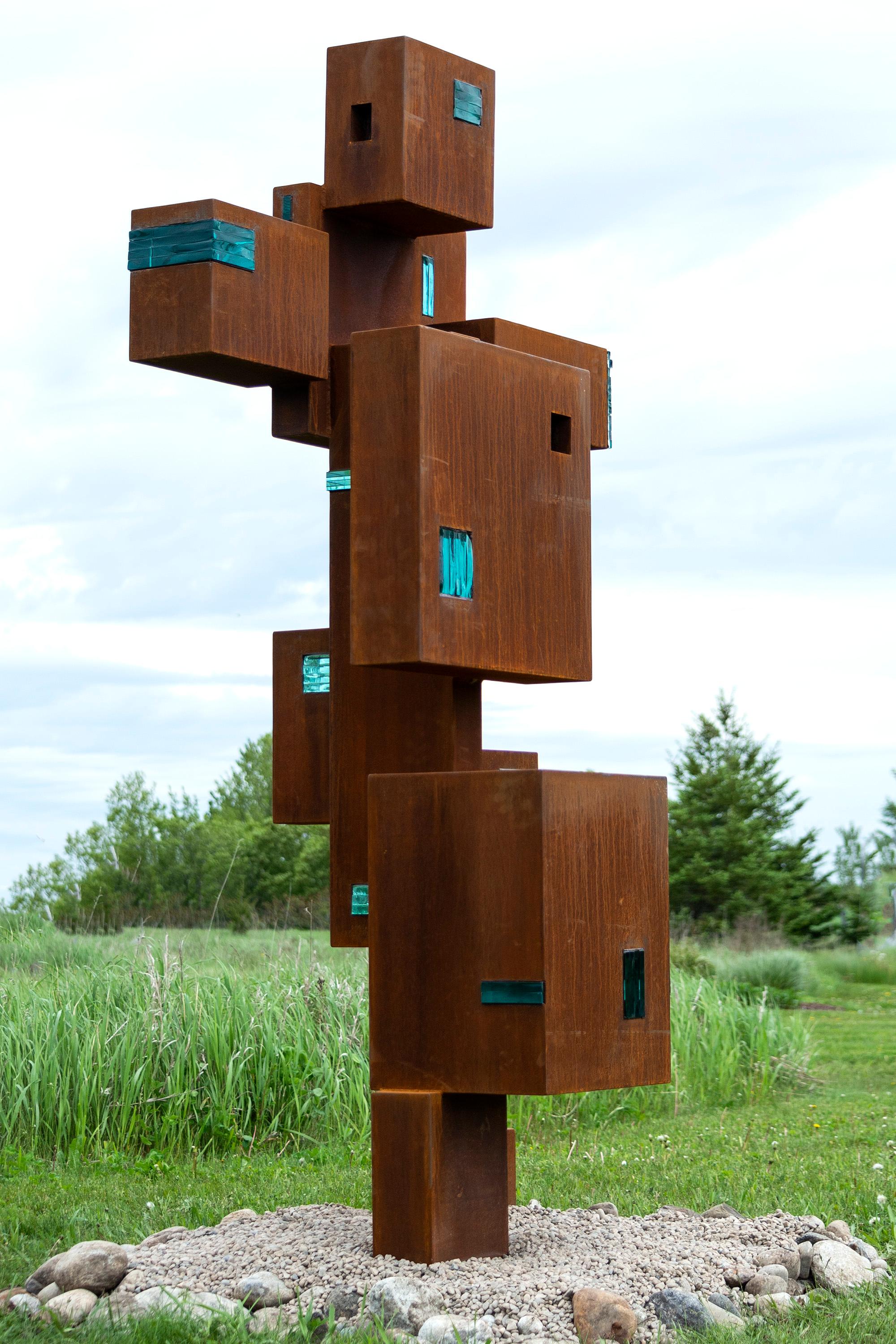 AmaGon – abstrakte, geometrische Skulptur aus Stahl, Glas, beleuchtete, Außenskulptur (Beige), Abstract Sculpture, von Puigcat
