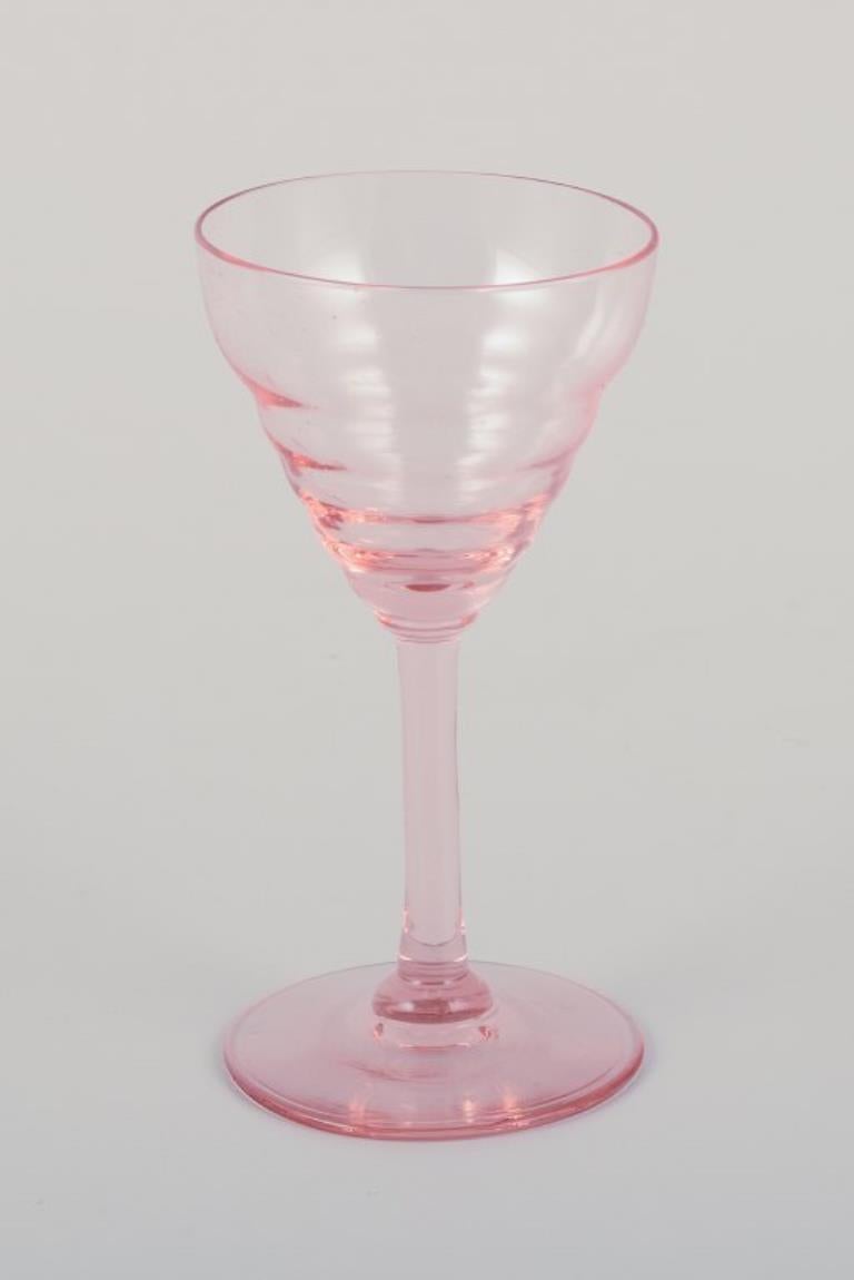 Pukeberg, Suède. Un ensemble de six verres à liqueur. verre d'art coloré. Excellent état - En vente à Copenhagen, DK