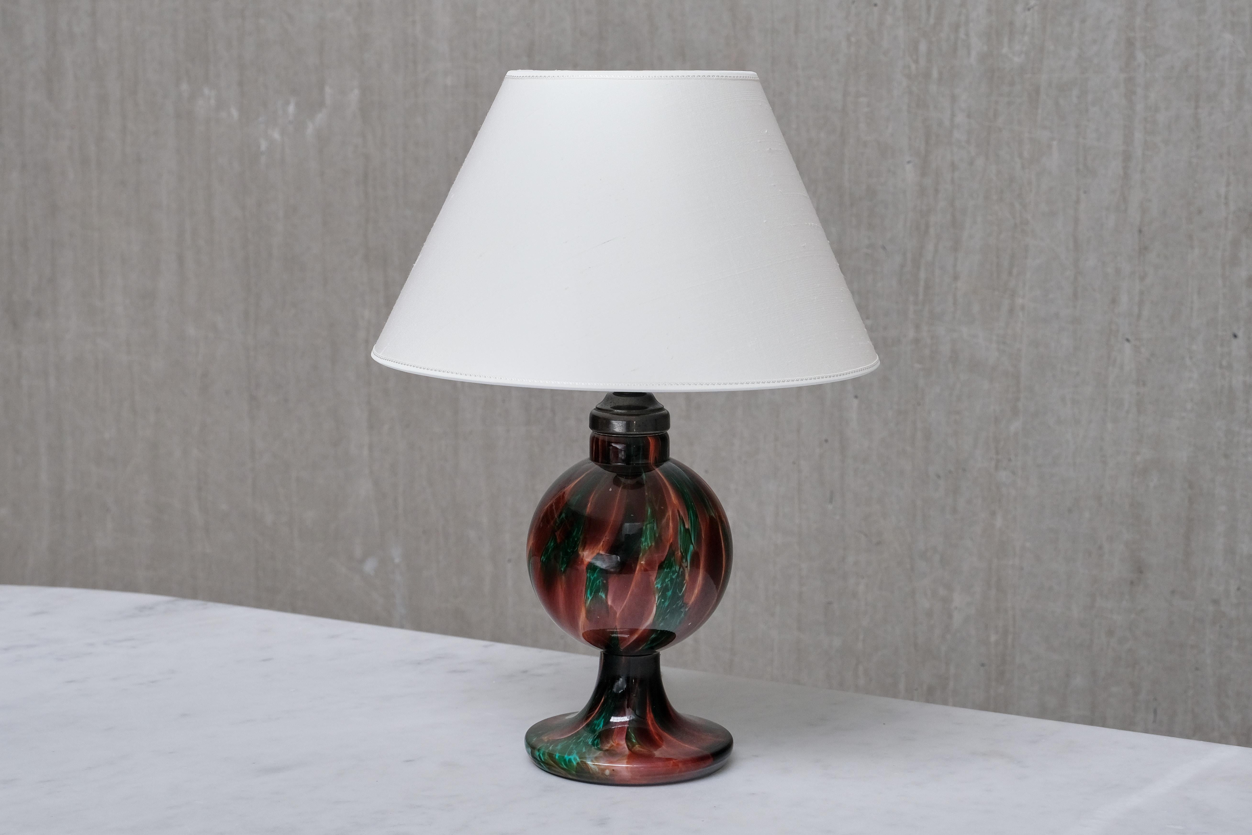 Pukebergs Glasbruk Table Lamp in Emerald and Red Marbled Glass, Sweden, 1920s For Sale 4
