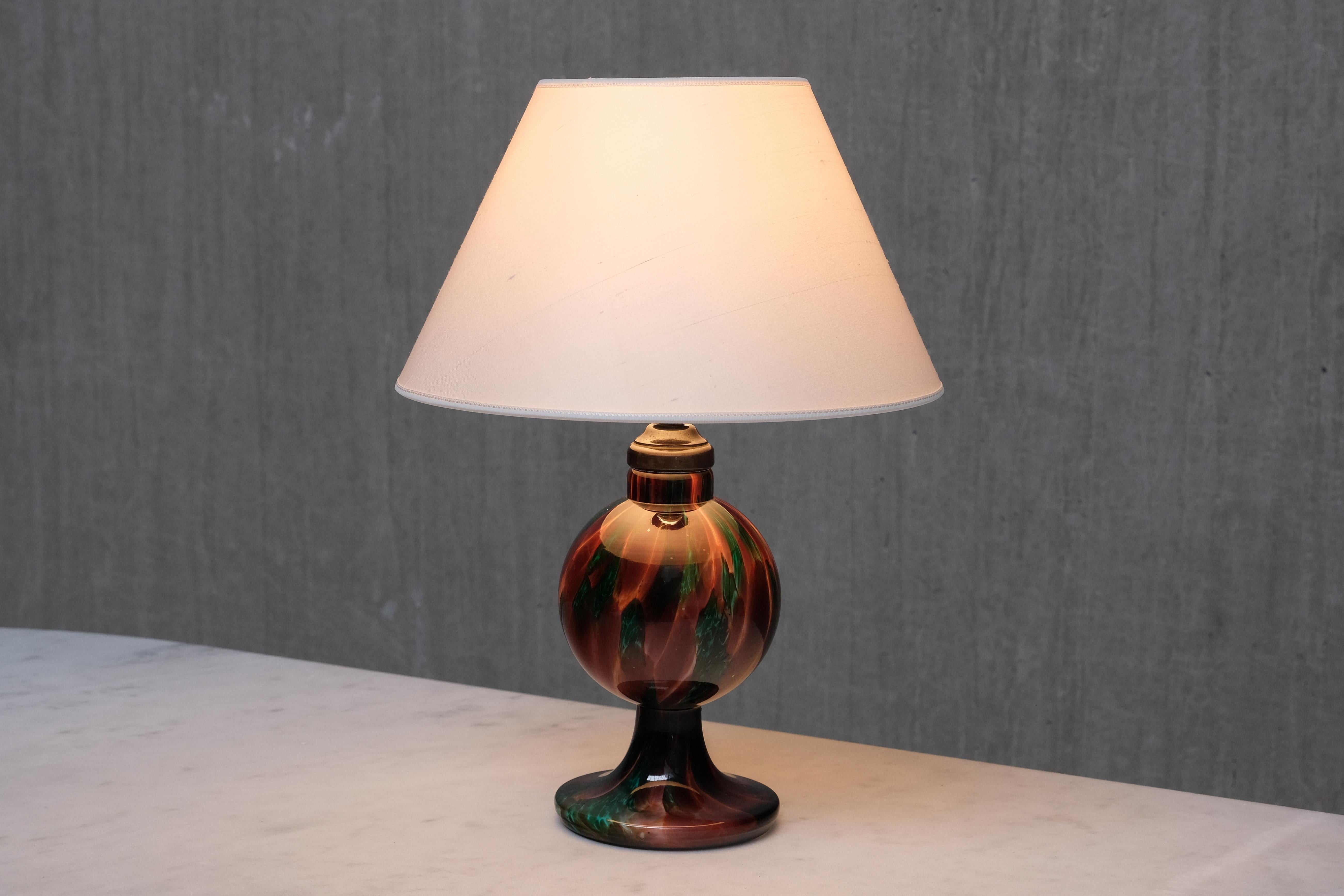 Scandinavian Modern Pukebergs Glasbruk Table Lamp in Emerald and Red Marbled Glass, Sweden, 1920s For Sale
