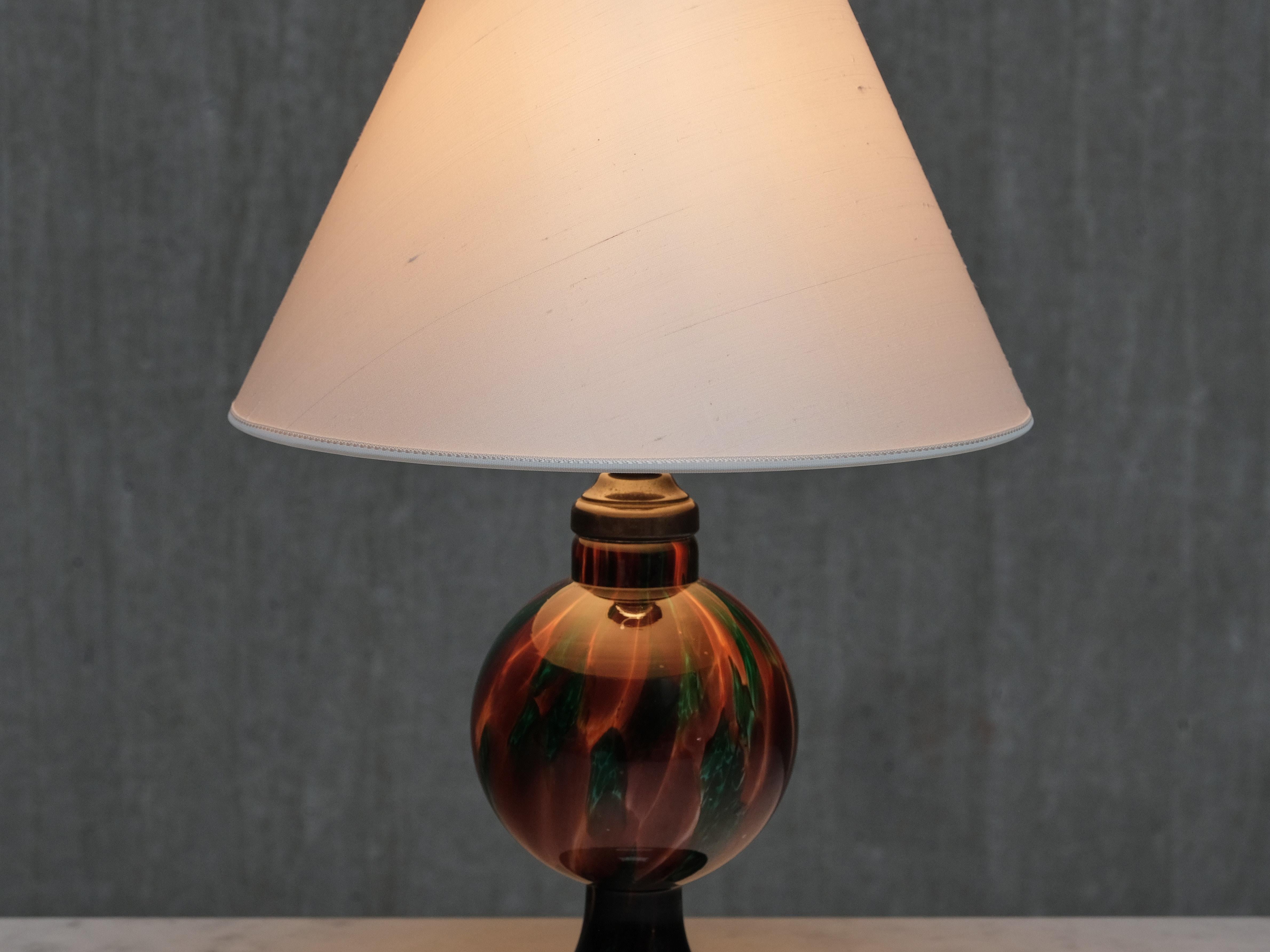 Swedish Pukebergs Glasbruk Table Lamp in Emerald and Red Marbled Glass, Sweden, 1920s For Sale