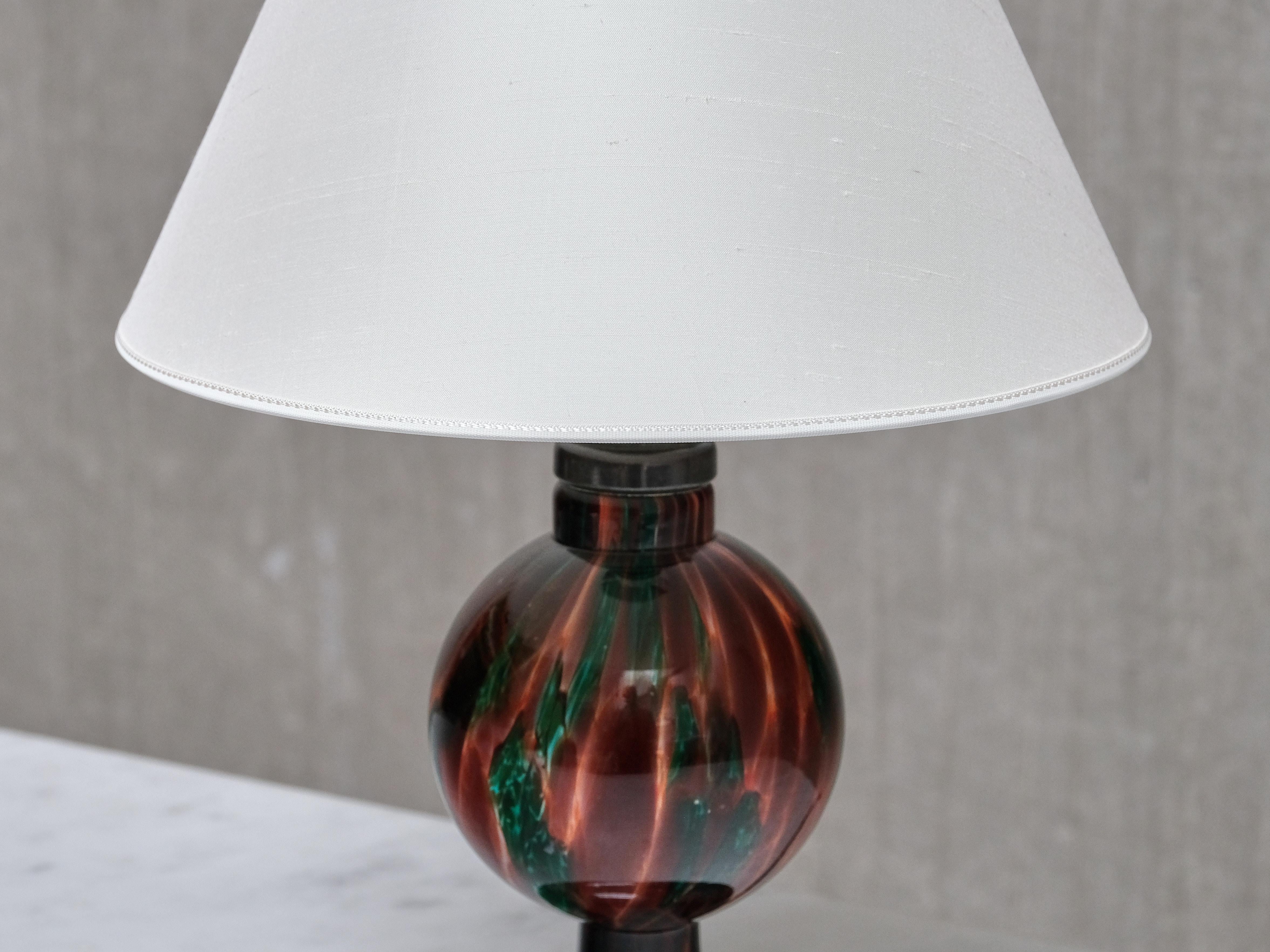 Pukebergs Glasbruk Table Lamp in Emerald and Red Marbled Glass, Sweden, 1920s In Good Condition For Sale In The Hague, NL