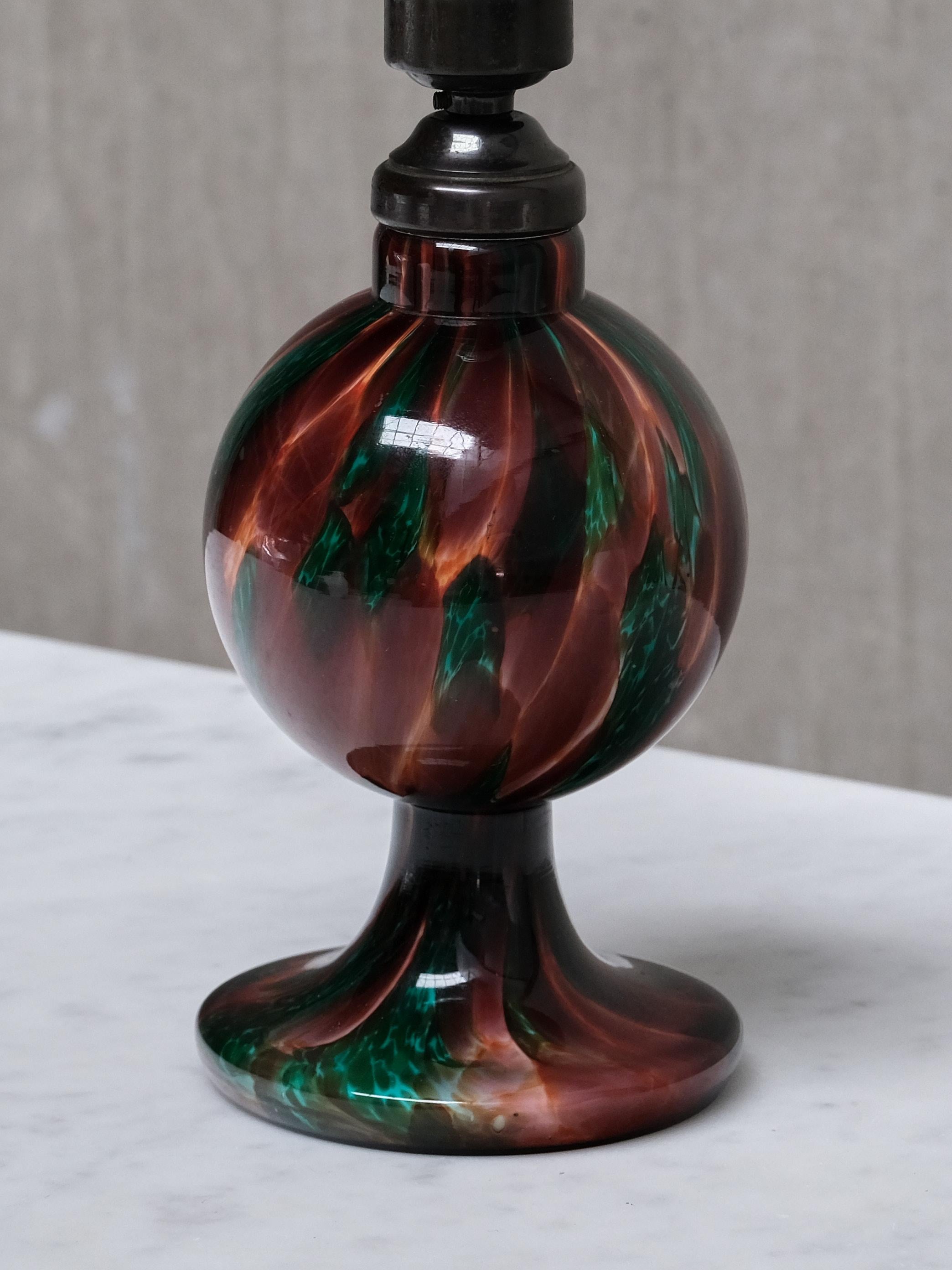 Early 20th Century Pukebergs Glasbruk Table Lamp in Emerald and Red Marbled Glass, Sweden, 1920s For Sale