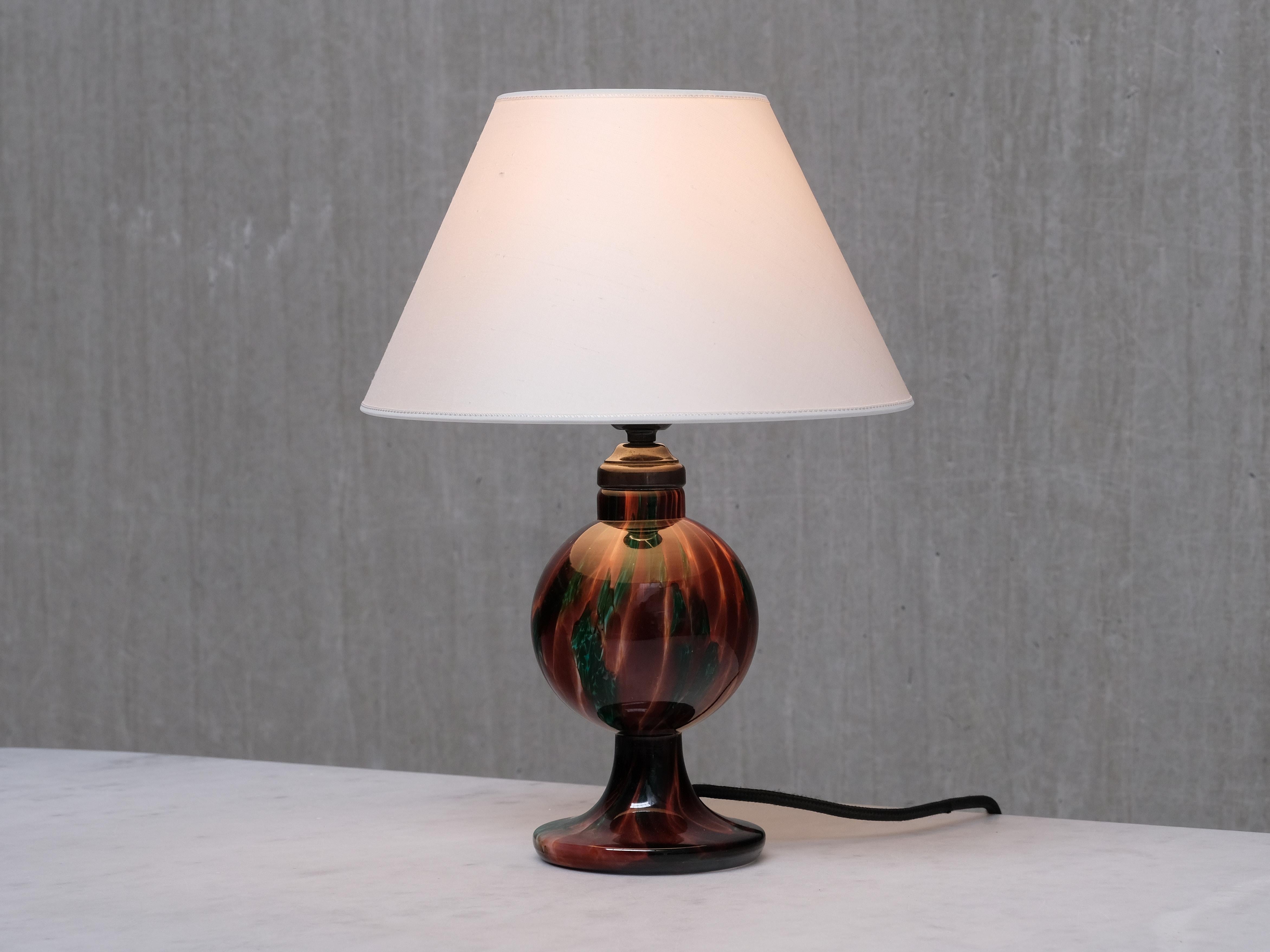 Pukebergs Glasbruk Table Lamp in Emerald and Red Marbled Glass, Sweden, 1920s For Sale 2