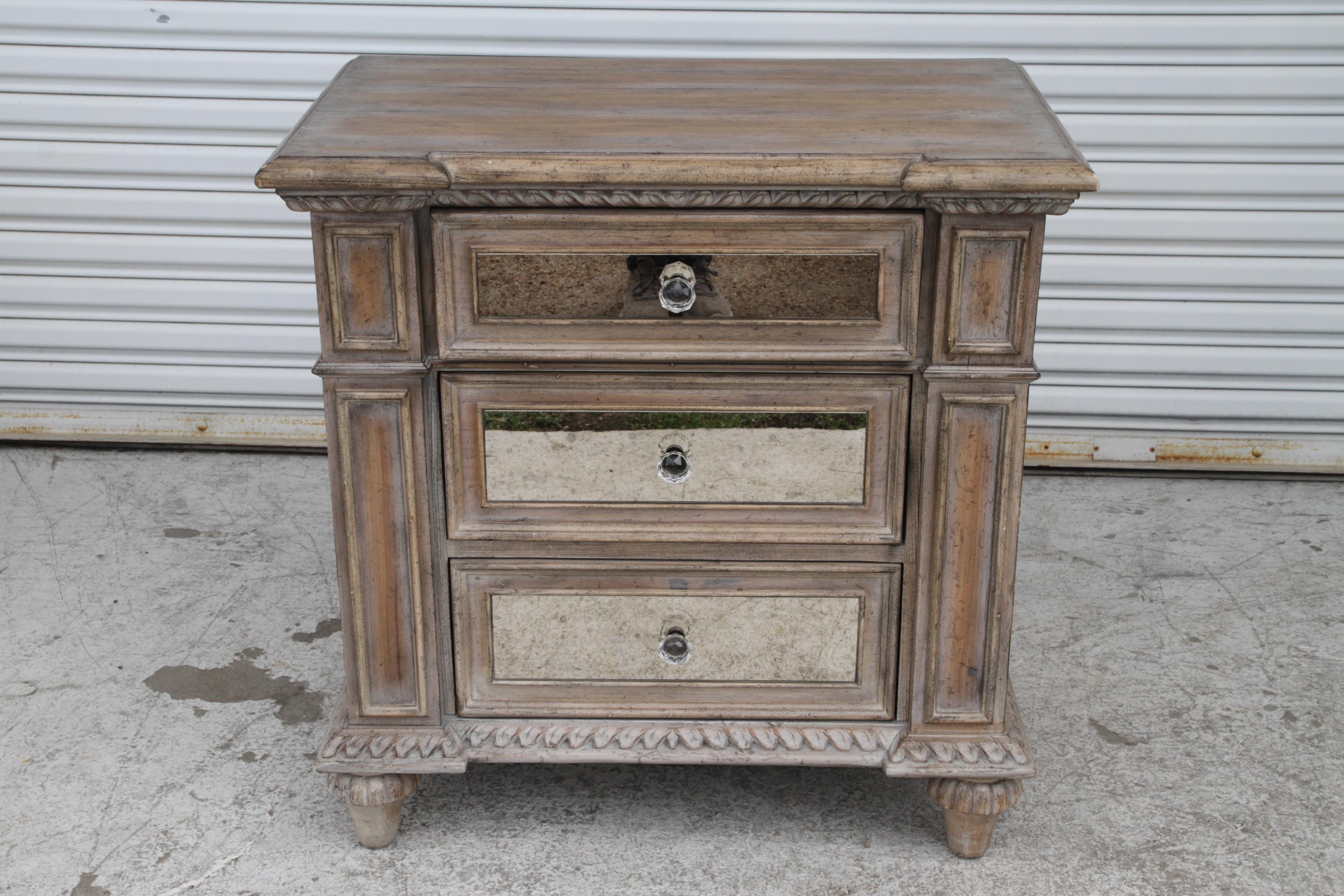 Pulaski Arabella Table de nuit à miroir Bon état - En vente à Pasadena, TX