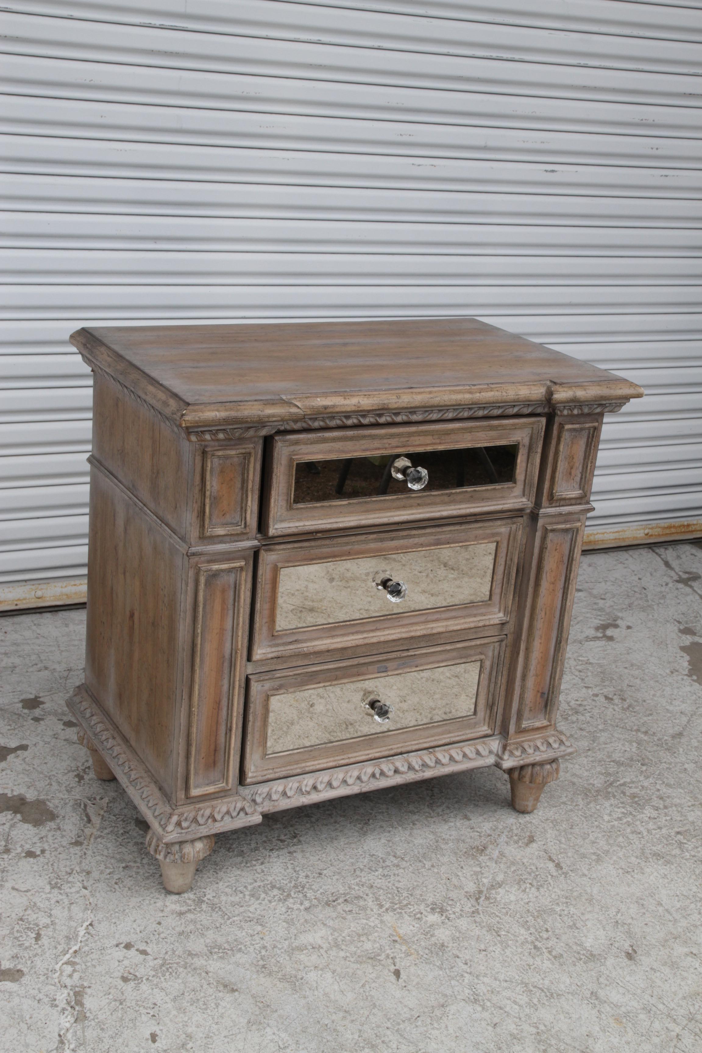 XXIe siècle et contemporain Pulaski Arabella Table de nuit à miroir en vente