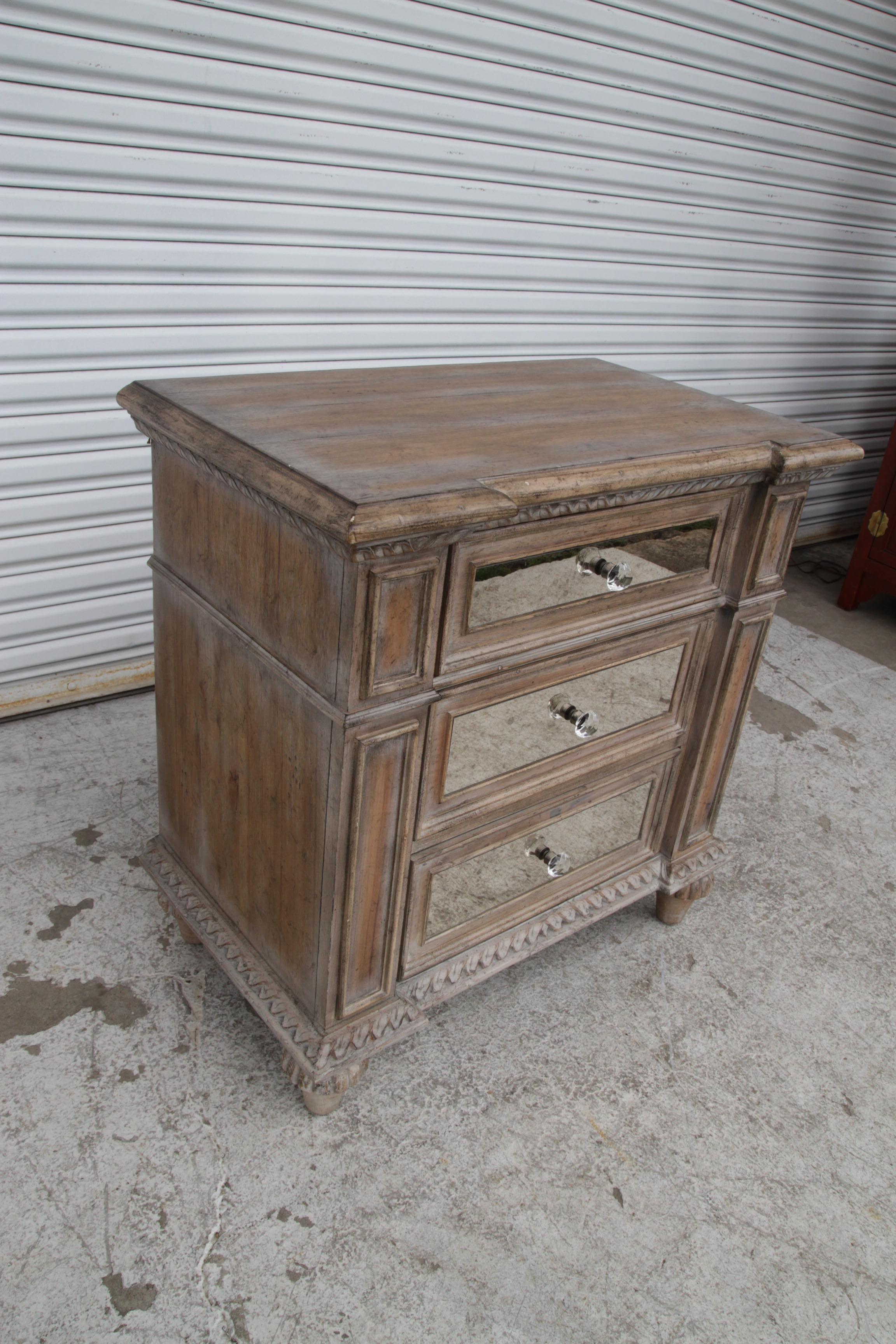 Bois Pulaski Arabella Table de nuit à miroir en vente