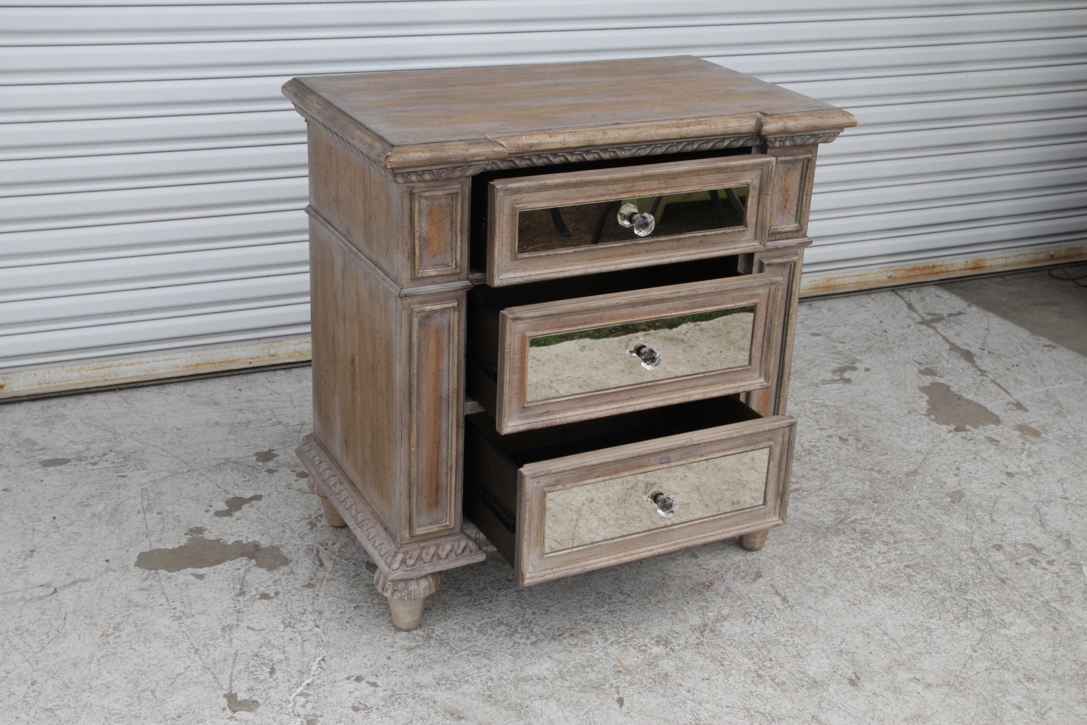 Pulaski Arabella Table de nuit à miroir en vente 1