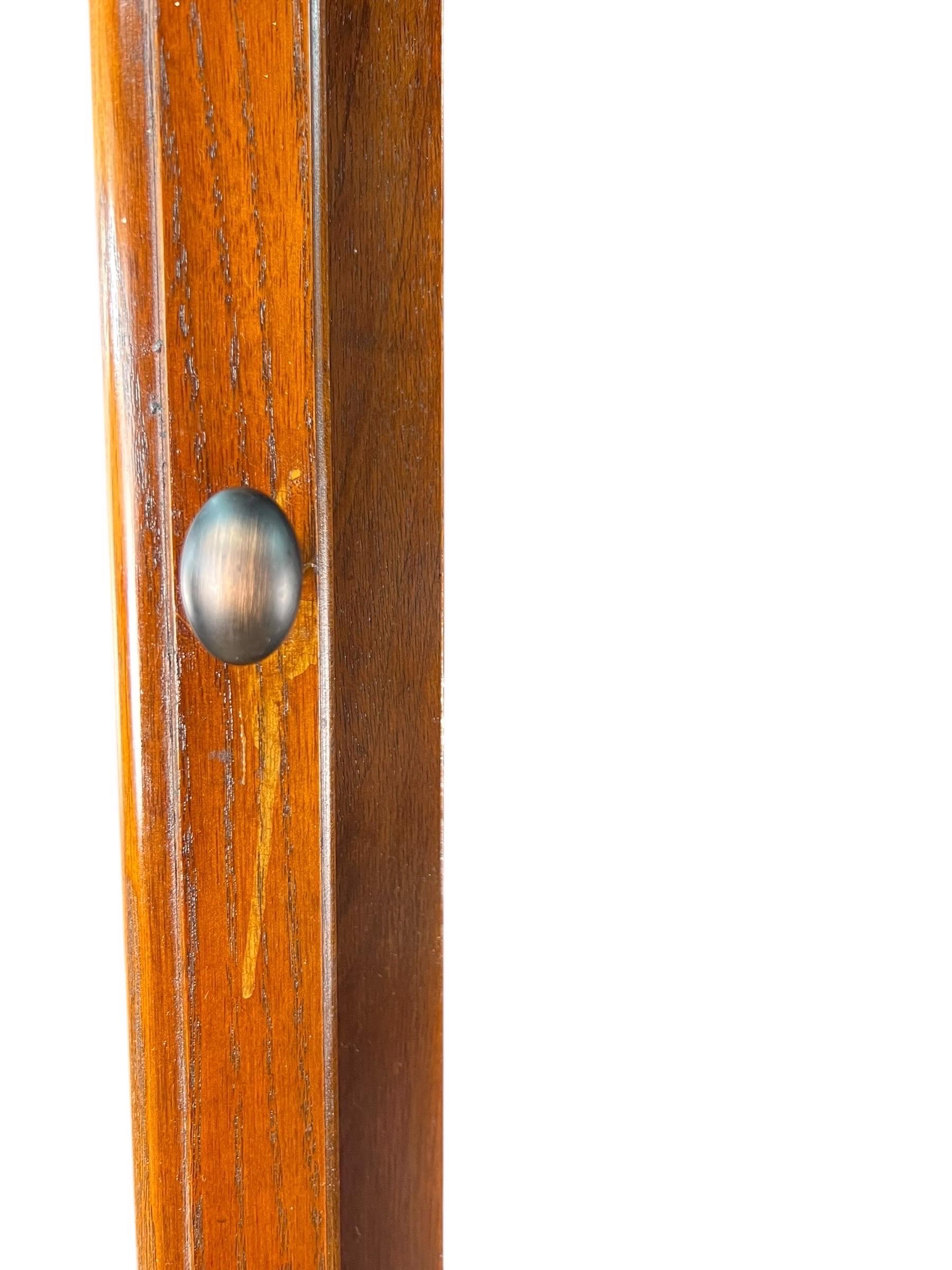 Pulaski Furniture Corporation 'Oceanic' Anrichte aus Nussbaumholz mit Skulpturen im Angebot 3