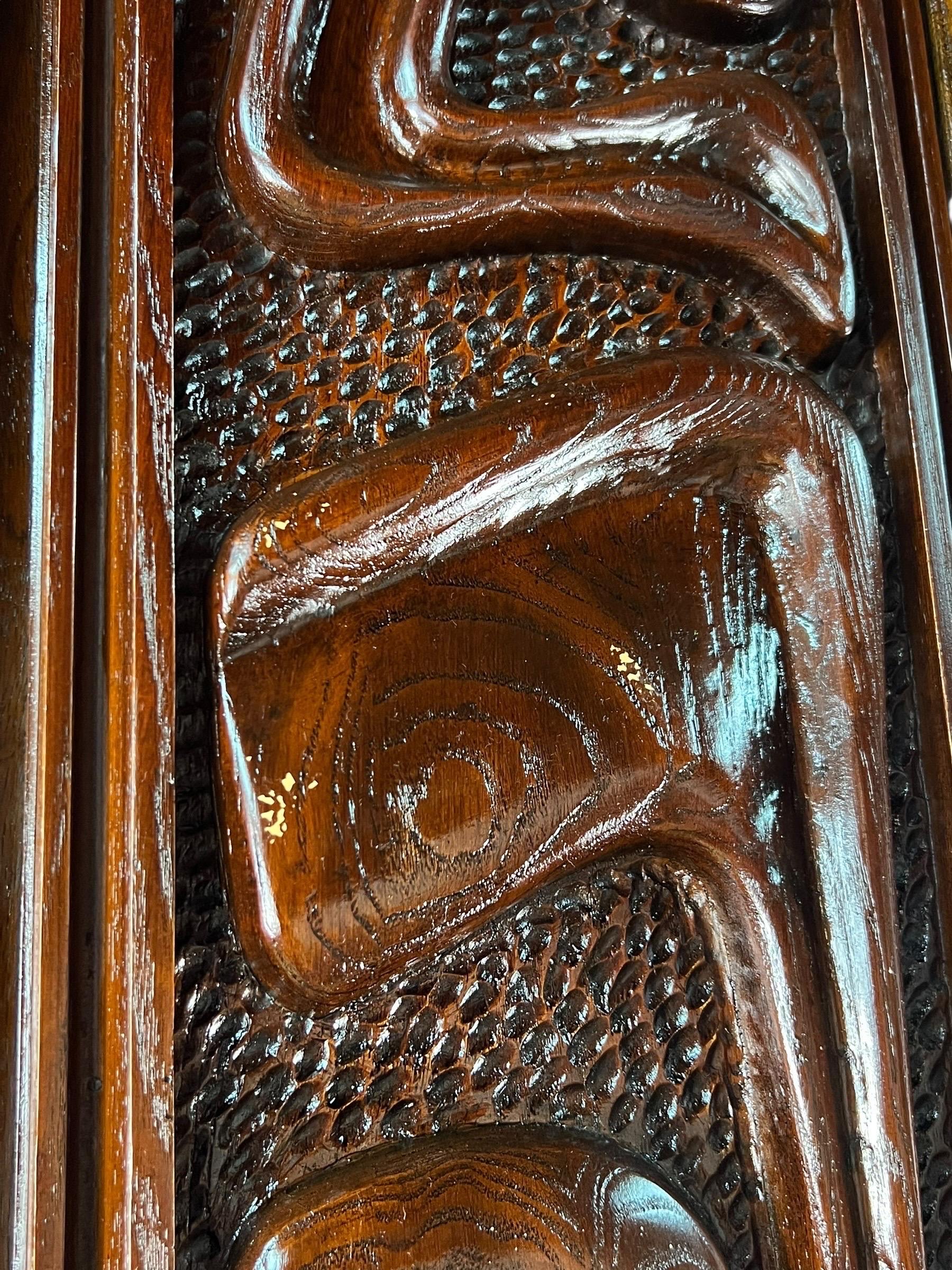 Pulaski Furniture Corporation 'Oceanic' Anrichte aus Nussbaumholz mit Skulpturen im Angebot 4
