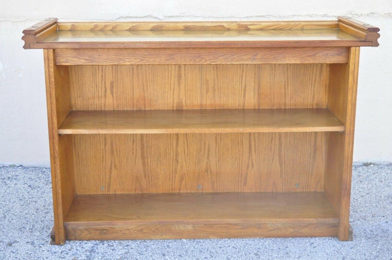 Pulaski Keepsake Collection Oak Wood Bar with Griffins and 2 Stools - 3