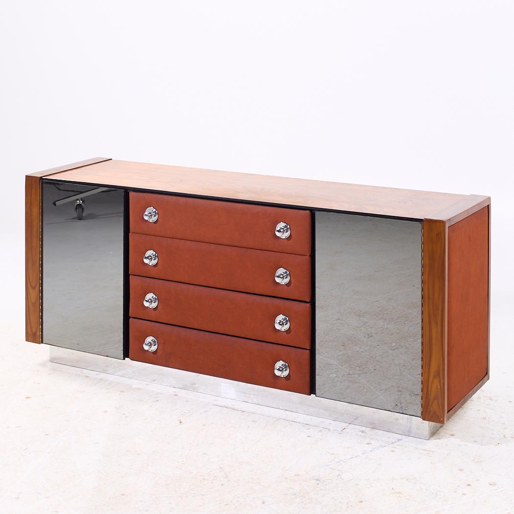 Mid-Century Modern Pulaski Mid Century Rosewood, Leather and Chrome Lowboy Dresser en vente
