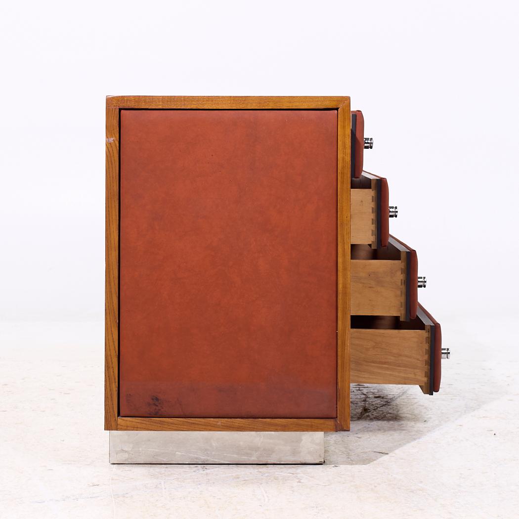 Américain Pulaski Mid Century Rosewood, Leather and Chrome Lowboy Dresser en vente