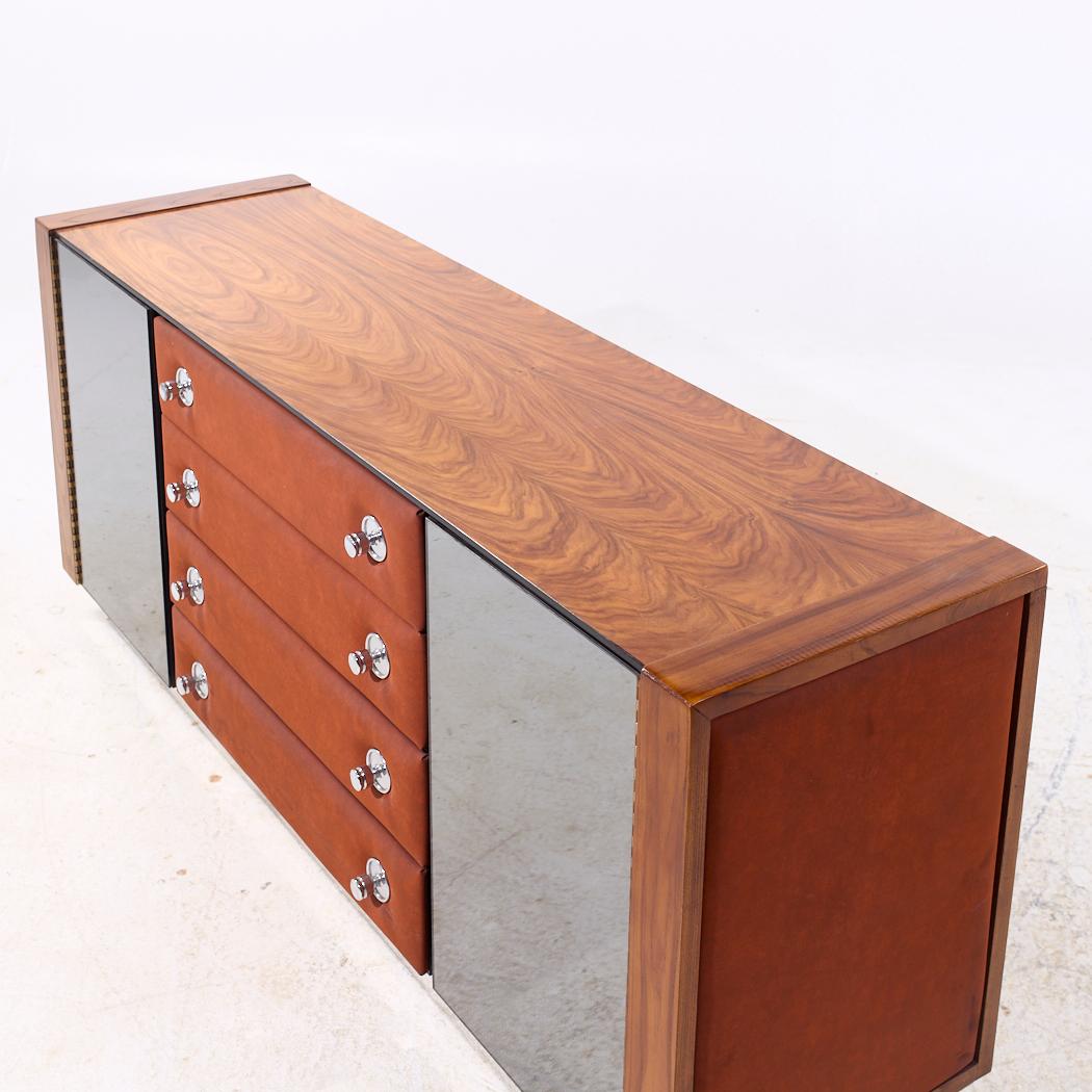 Fin du 20e siècle Pulaski Mid Century Rosewood, Leather and Chrome Lowboy Dresser en vente