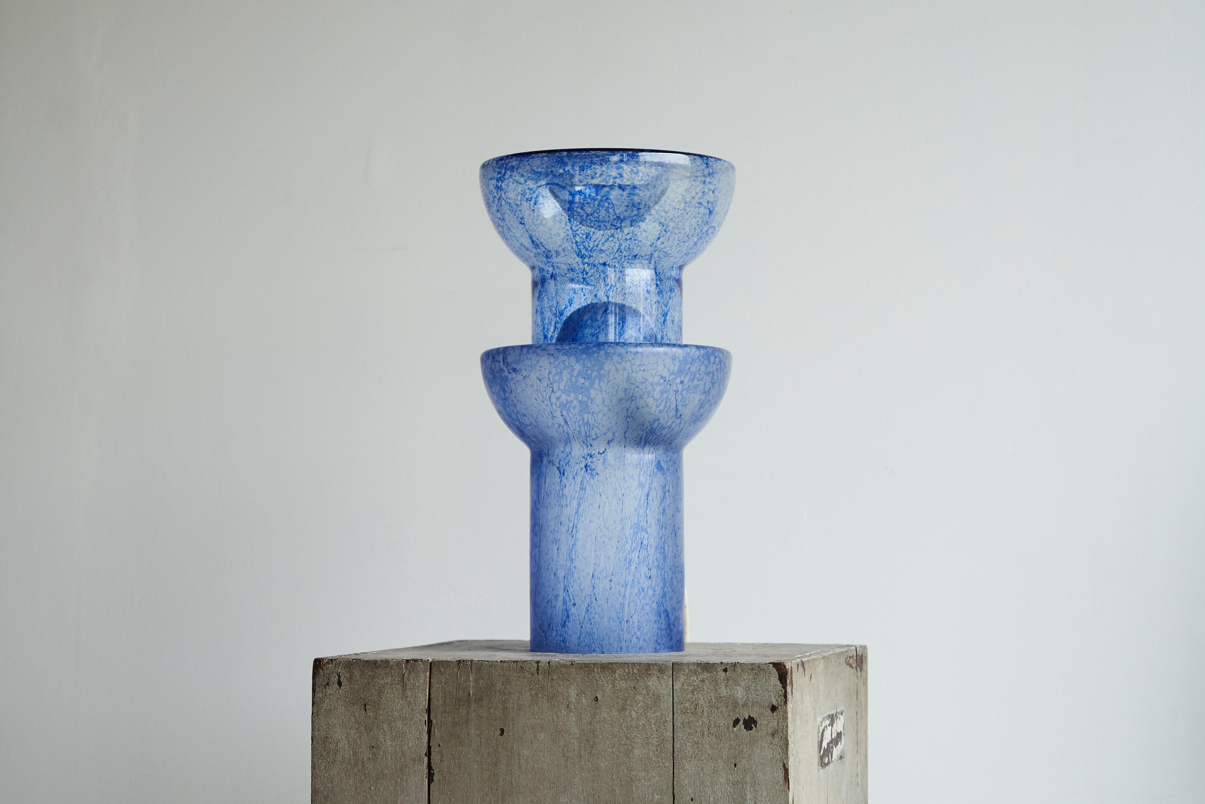 'Pulegoso' Murano Glass Table Lamp Sculpture Italy 1970s

This is a very special and beautiful light sculpture / table lamp in blue ‘Pulegoso’ Murano art glass. Italy, 1970s.

Very experimental in shape and design, this joyful table lamp will be the
