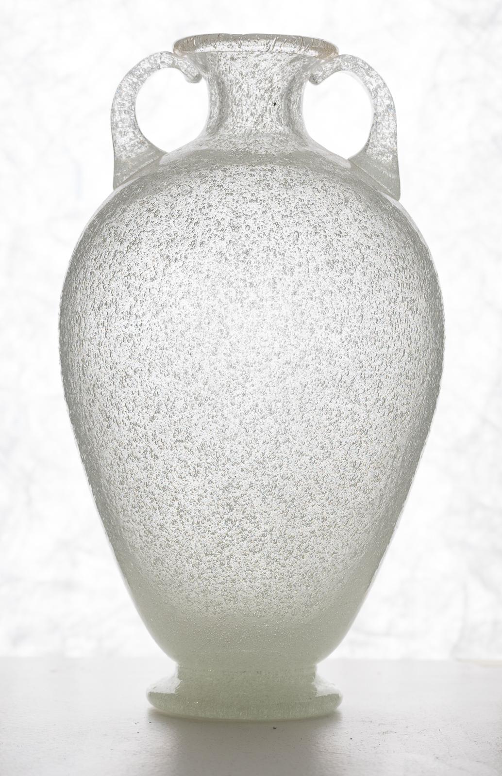 Pulegoso Two-Handled Seguso Vase In Good Condition In Henley-on Thames, Oxfordshire