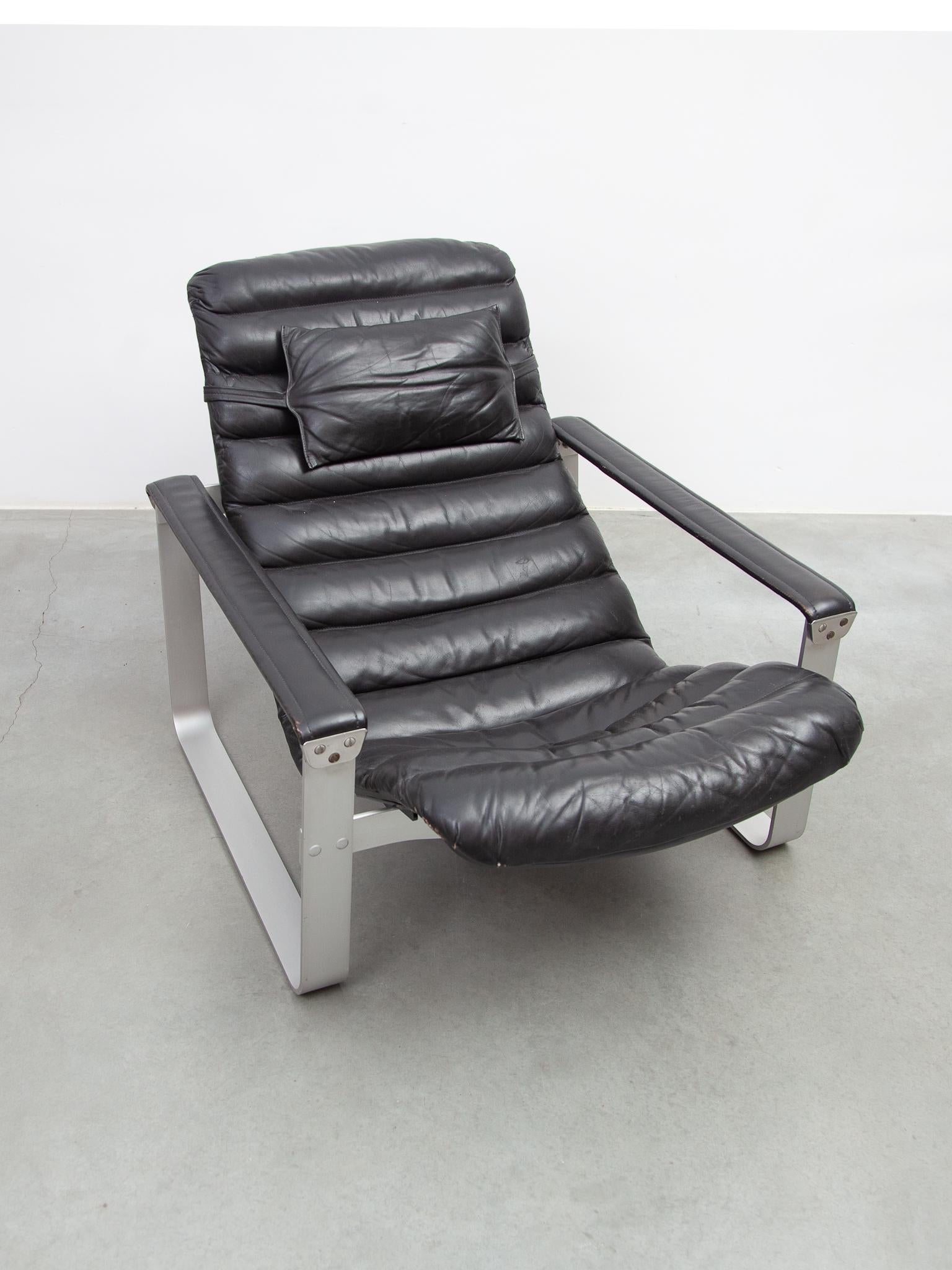 Aluminum Pulkka Lounge Chair designed by Ilmari Lappalainen by ASKO, Finland, 1968 For Sale