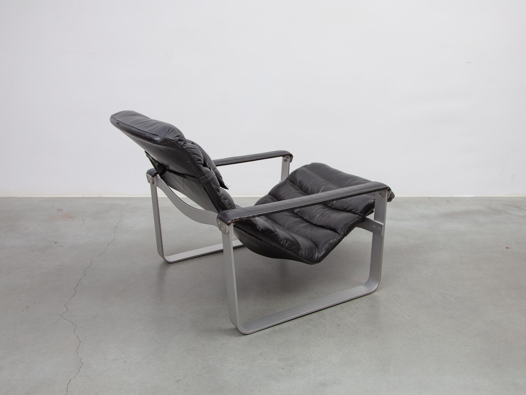 Hand-Crafted Pulkka Lounge Chair designed by Ilmari Lappalainen by ASKO, Finland, 1968 For Sale