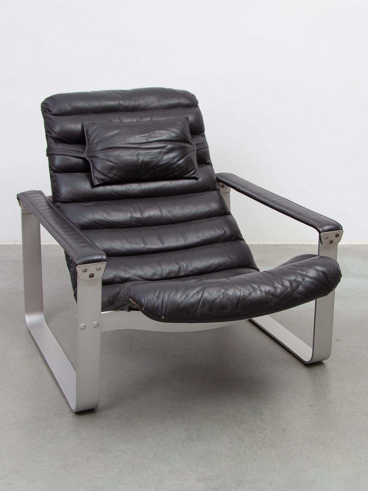 Aluminum Pulkka Lounge Chair designed by Ilmari Lappalainen by ASKO, Finland, 1968 For Sale