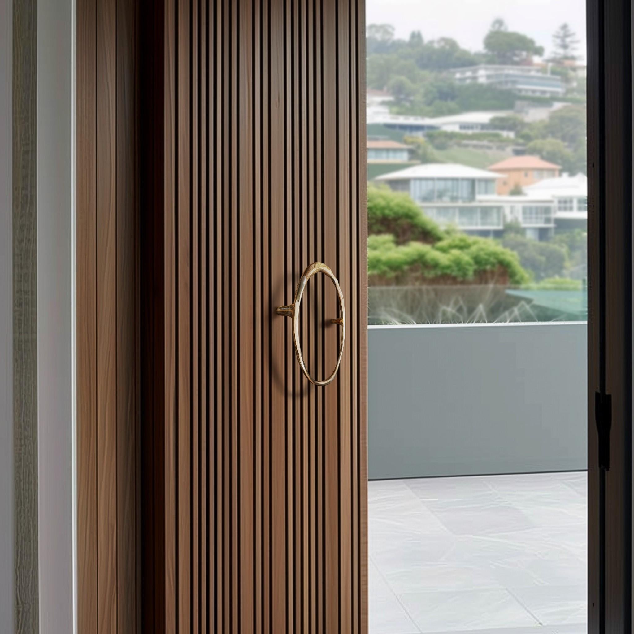 This bronze pull handle is a poetic fusion of art and nature, drawing inspiration from the timeless elegance of Italian masterpieces and the enchanting landscapes of Cyprus.

Originally sculpted by a visionary Mediterranean artist, the handle's