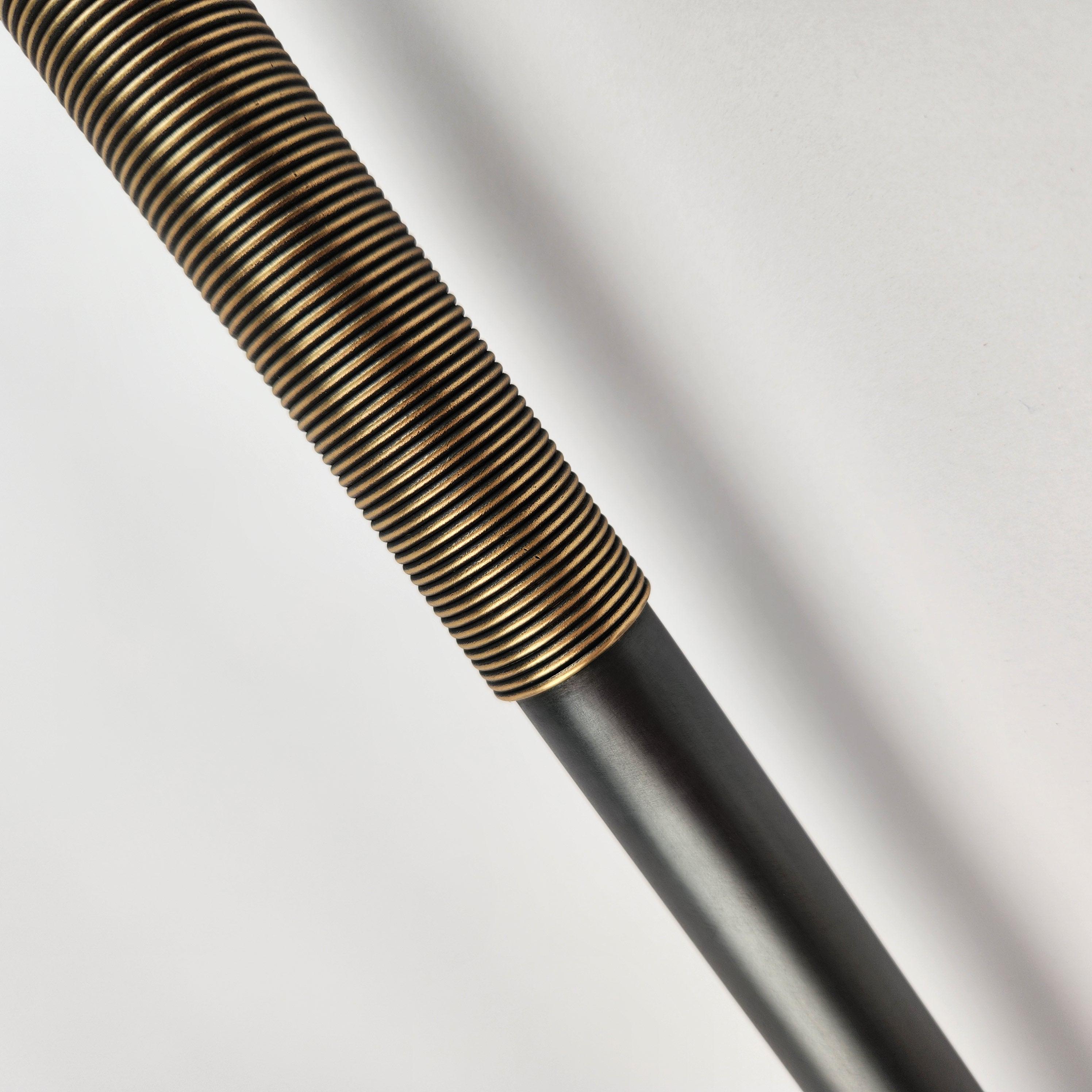Pull-Griff aus patiniertem Rotguss-Messing mit antiken goldenen Messingdrähten aus Rotguss 70 cm (21. Jahrhundert und zeitgenössisch) im Angebot