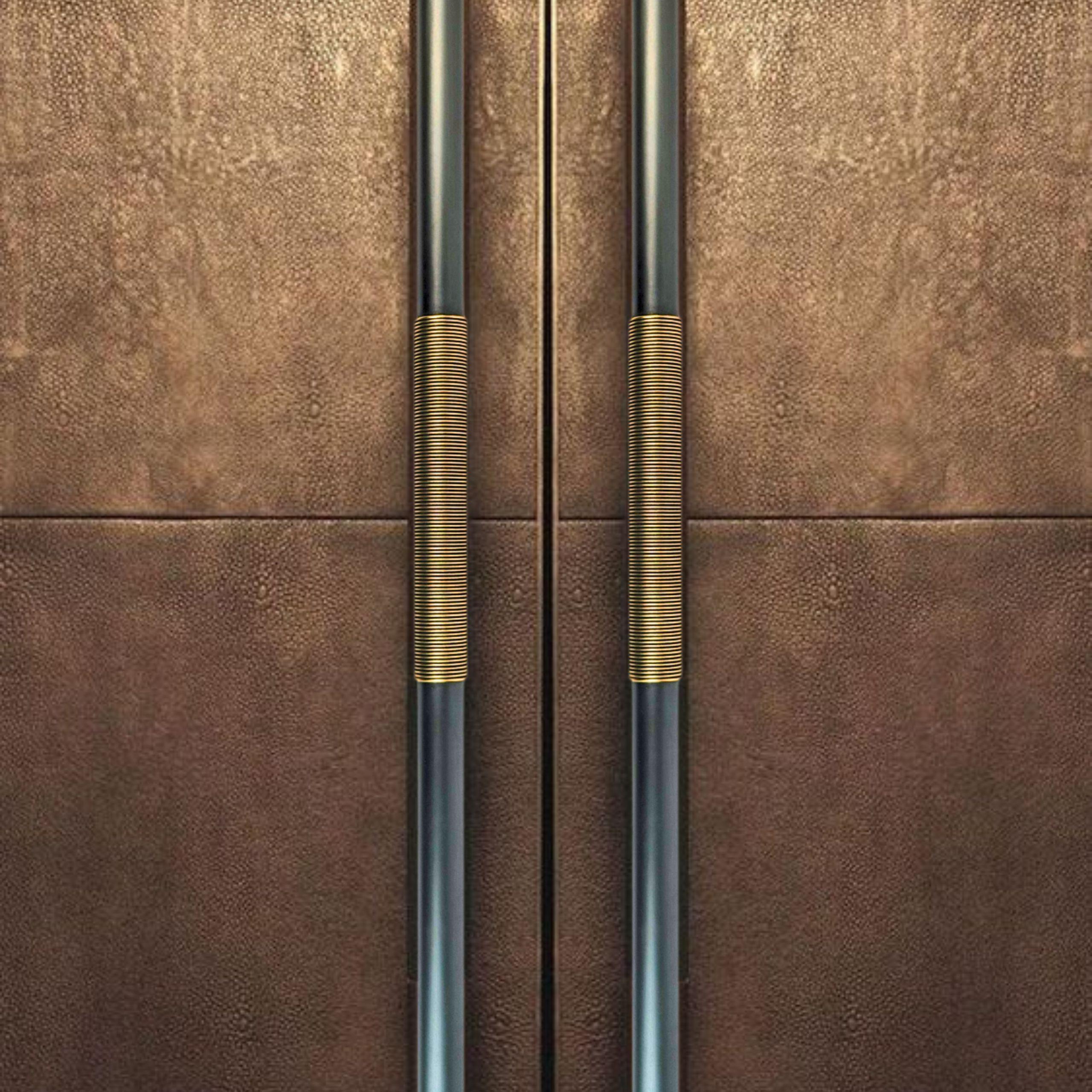 Pull-Griff aus patiniertem Rotguss-Messing mit antiken goldenen Messingdrähten aus Rotguss 70 cm (Moderne) im Angebot