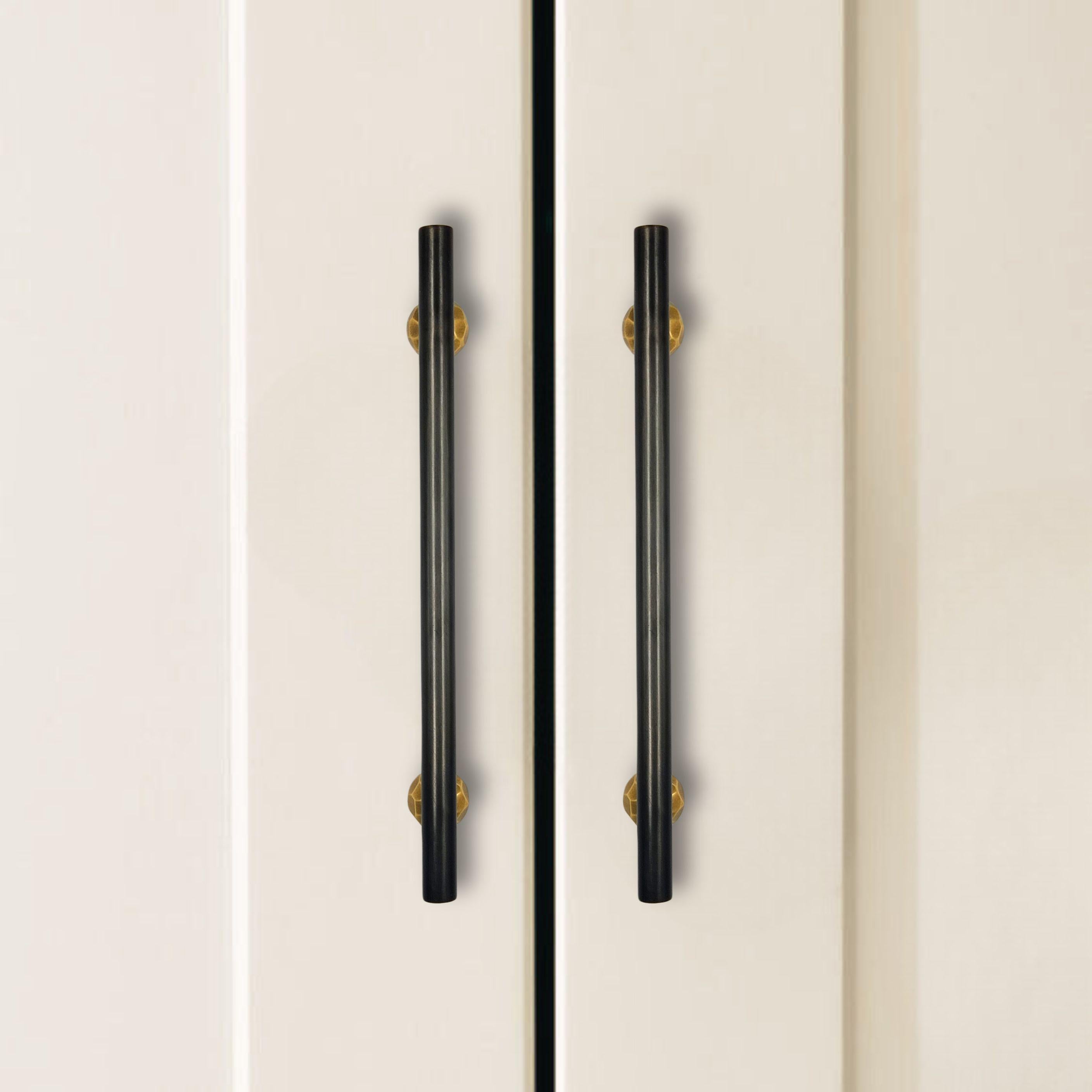 Minimalist Pull handle in gunmetal patinated brass and antique gold hammered brass 30 cm For Sale