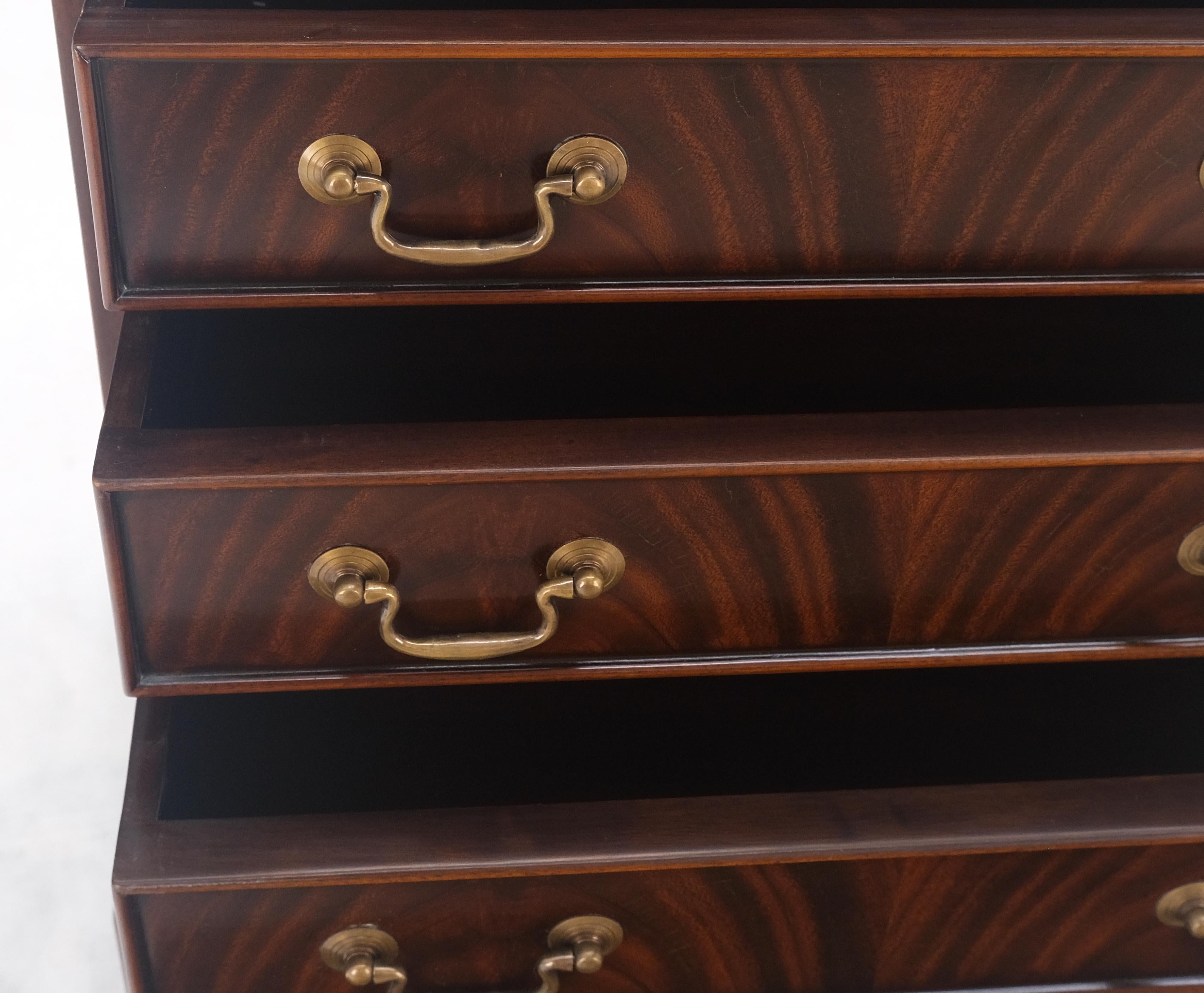 chest of drawers with pull out tray
