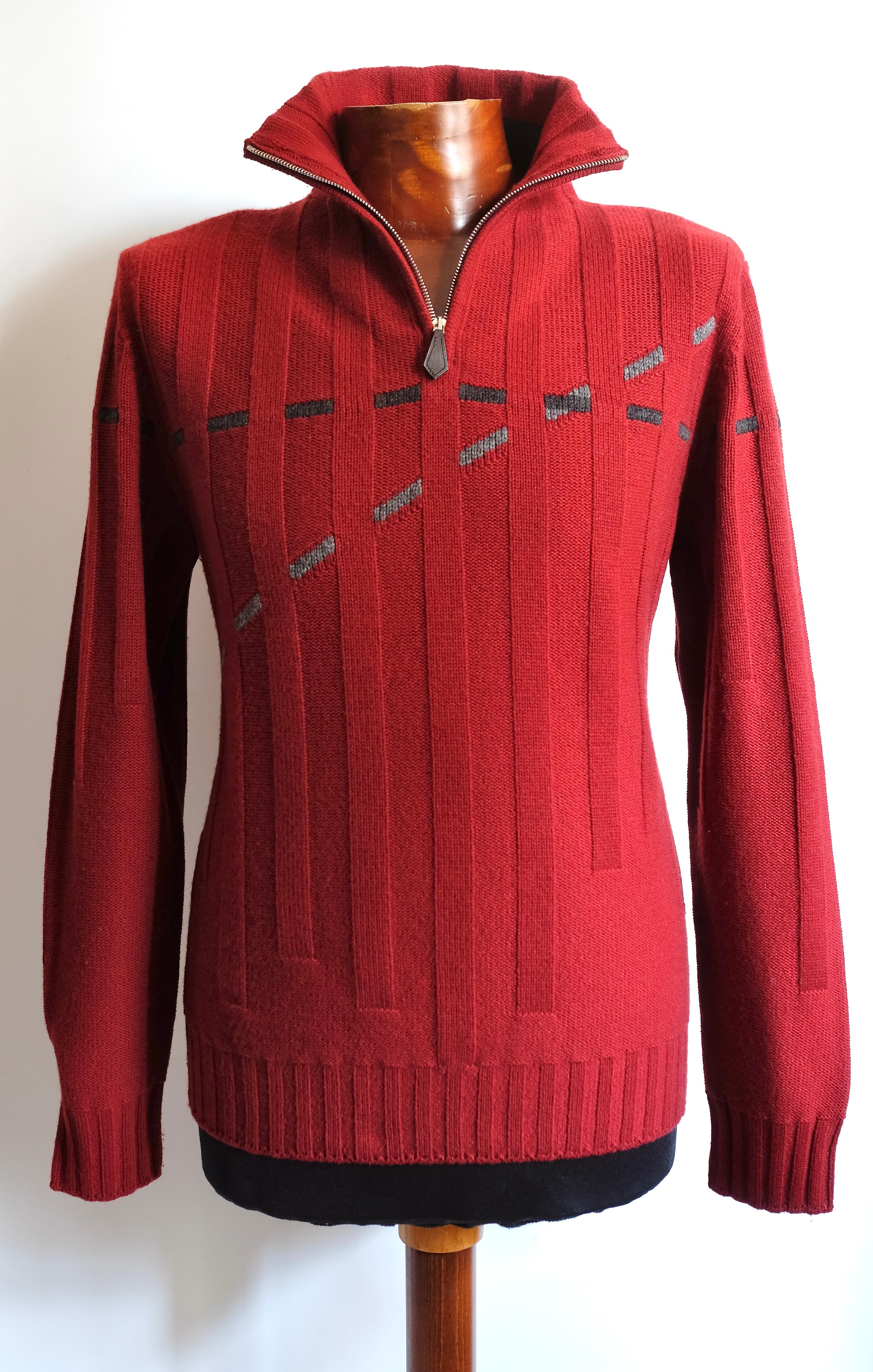 Hermès Vintage Selection by Corrado Luxury - Magnifique pull ( tg. L ) pur cachemire pour hommes avec motifs côtelés et broderies en deux tons de gris. Le col est zippé et présente une finition en cuir. Mesures : Longueur 68 cm, largeur des épaules