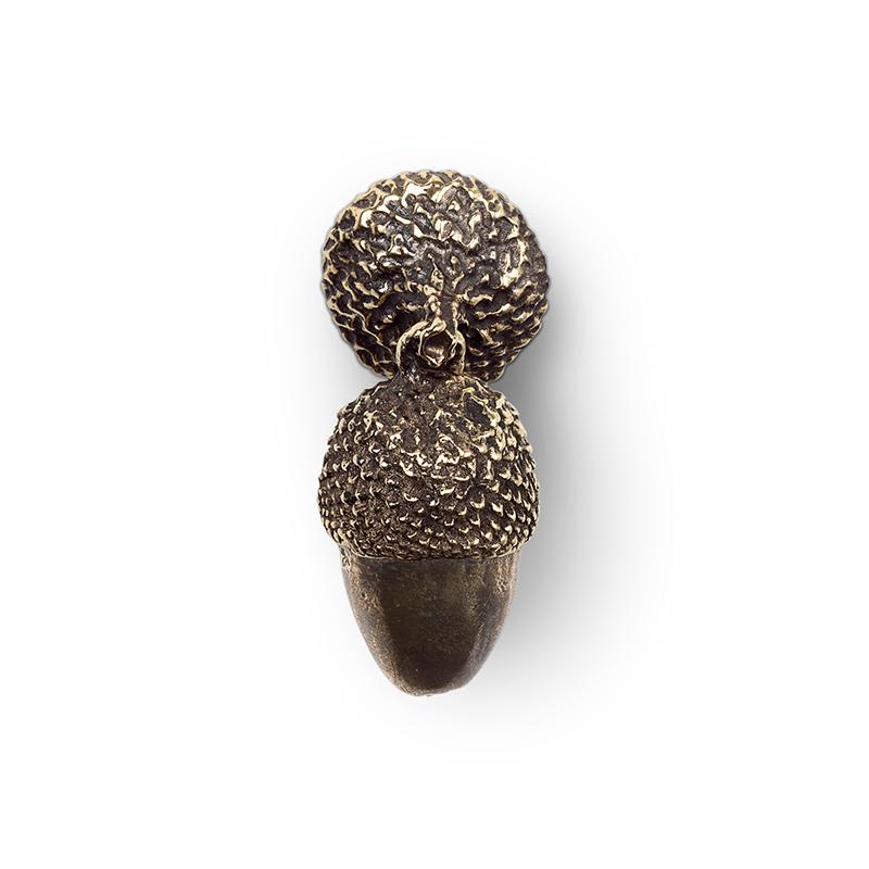 Portraying with elegance the unique beauty that resides on detailing, Acorn drawer handle is an imposing hardware complement to incorporate in your unique furniture designs. Also available in polished and brushed brass.

Material: Brass
Finish: