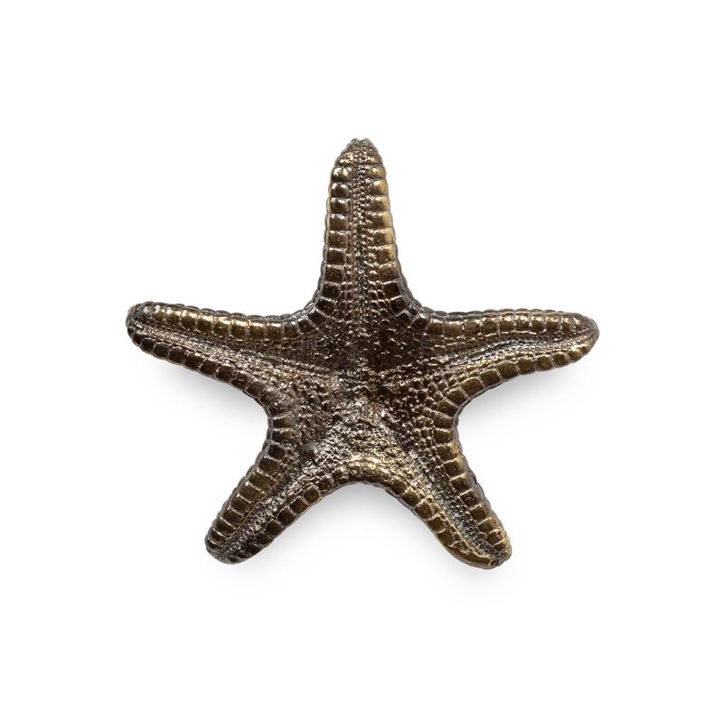 The sea is a place where wondrous, fascinating creatures of magnificent and fascinating design roam, assuring beauty. Inspired in the vastness of starfishes, Linckia is a range of graceful furniture drawer handles entitled to create a sculptural