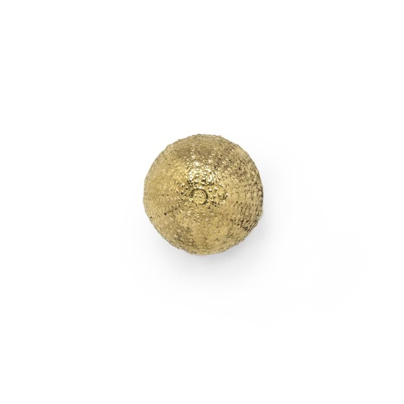 Inspired in the striking beauty of the small, globular sea animals found across the ocean floors, our Urchin is a delicate and majestic range of furniture drawer handles with a noble texture. A fine cabinet hardware addition to cabinets and
