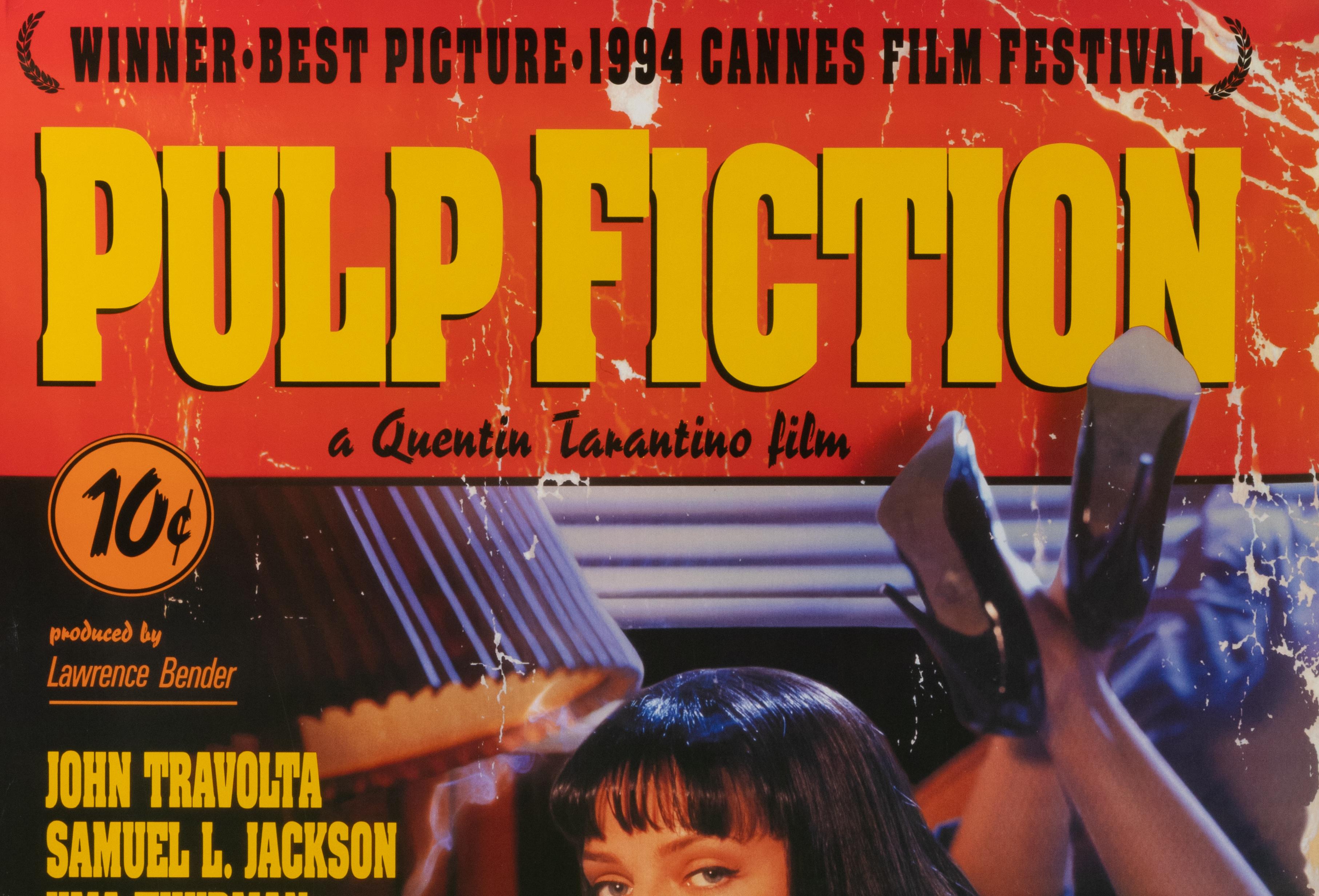 Poster originale d'epoca.

Foglio unico statunitense (27 × 41 pollici), Miramax Films.
Diretto da Quentin Tarantino, con John Travolta, I.L.A. Jackson, Uma Thurman, Bruce Willis, Harvey Keitel, Tim Roth e Ving Rhames. Iconica opera d'arte con Uma