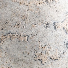 Vaso Pulp, forma organica fatta a mano in terracotta strutturata in grigio