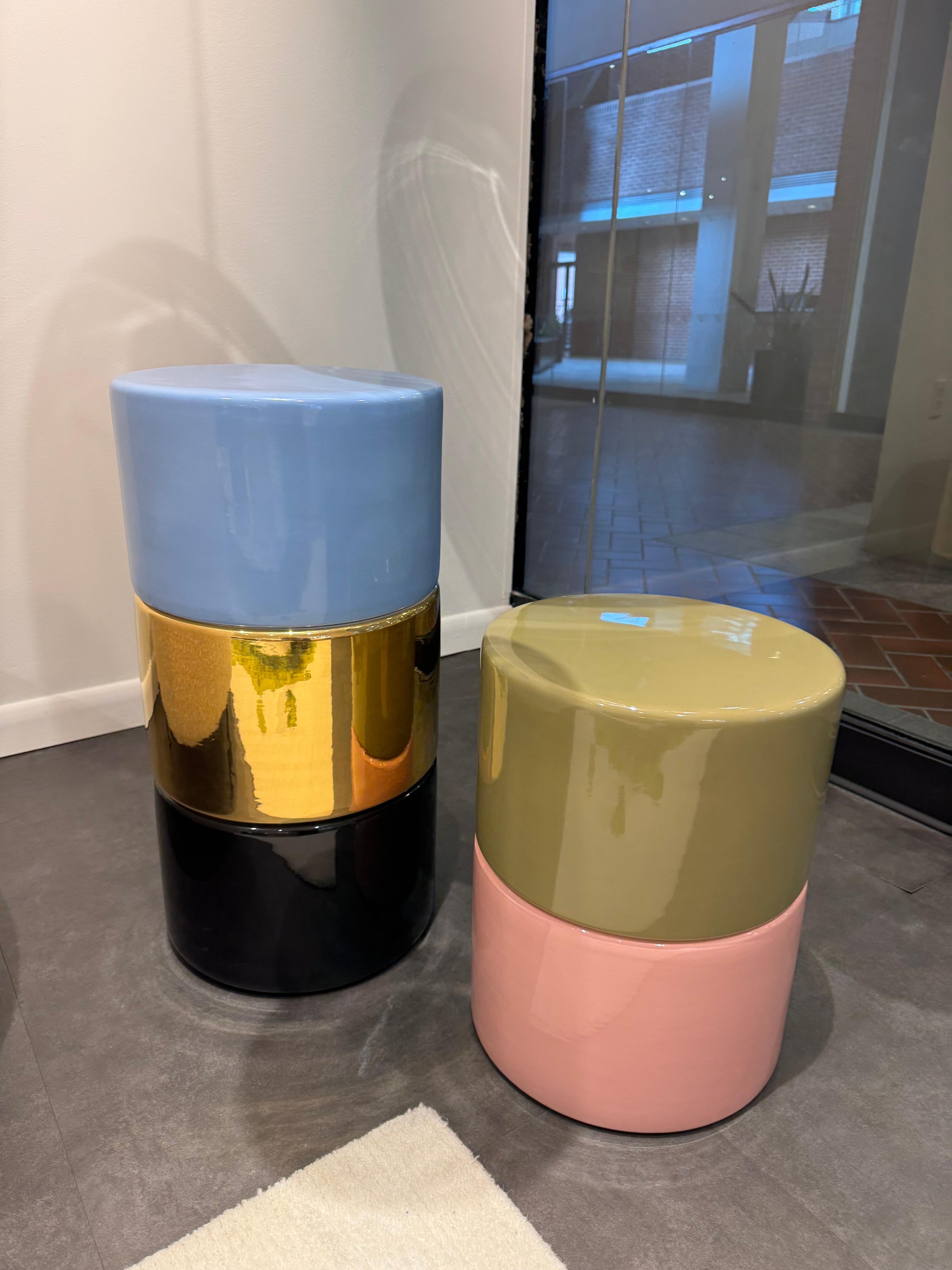 IMI TWO
Top Color: Green
Base Color: Rose

Colorful, shiny, round: imi is dedicated to the minimal artist with the same first name! The glazes, handpicked by imi’s designer Sebastian Herkner are fun to use and look at. Each of the handmade ceramic