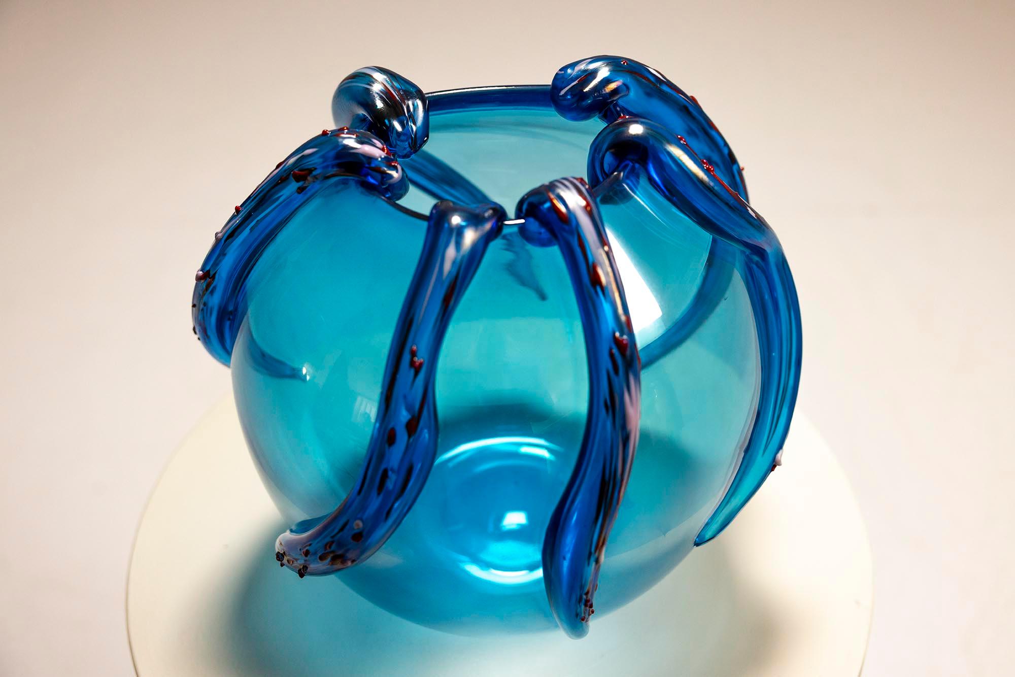Eine skulpturale Glasarbeit von einem der einflussreichsten italienischen Nachkriegsdesigner. Die Vase 