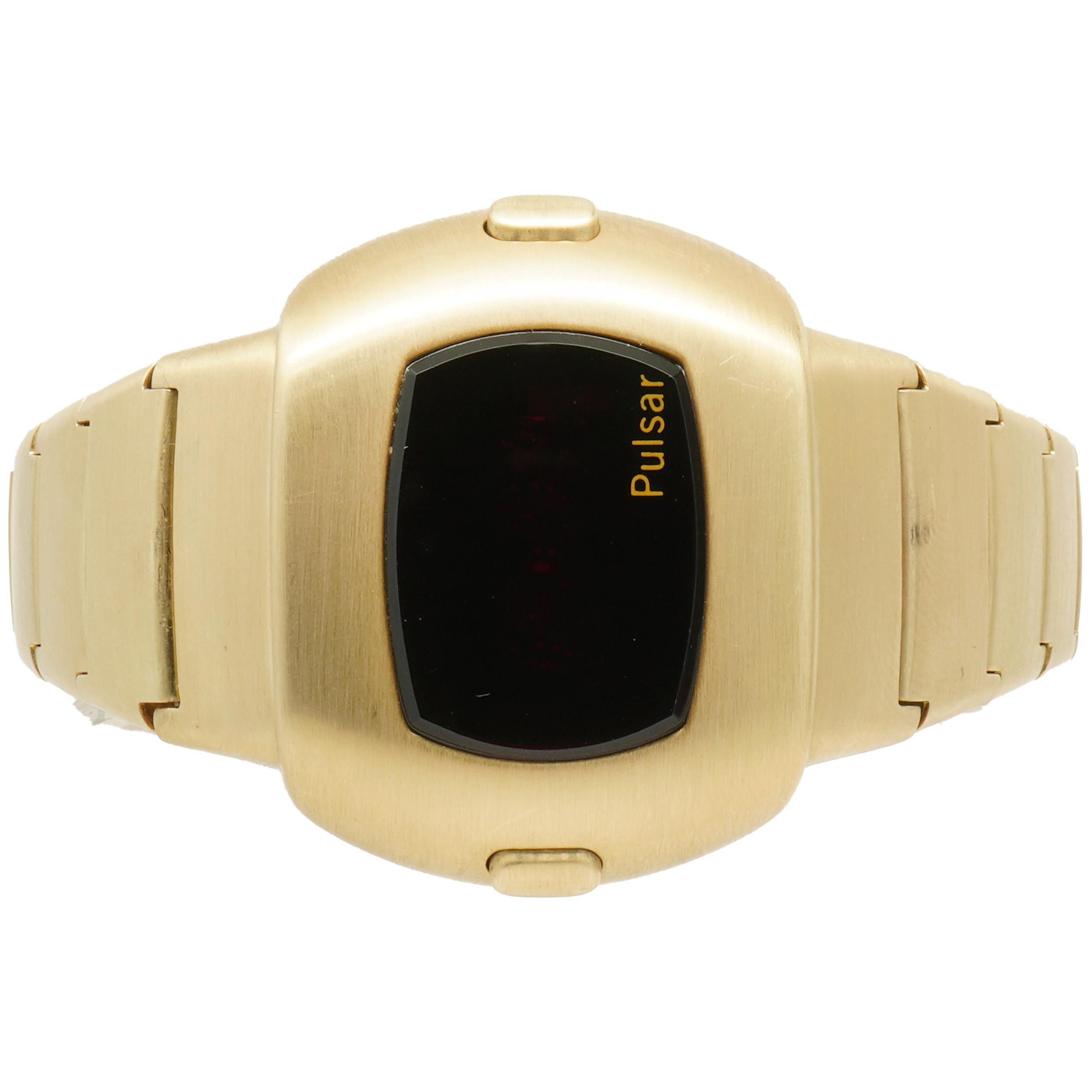Movement: quartz
Function: Digit display in red LEDS
Case: 41mm 14k yellow gold
Bracelet: 14k yellow gold 
Dial: black
Reference # Pulsar
Serial # 160XXX

No box or papers
