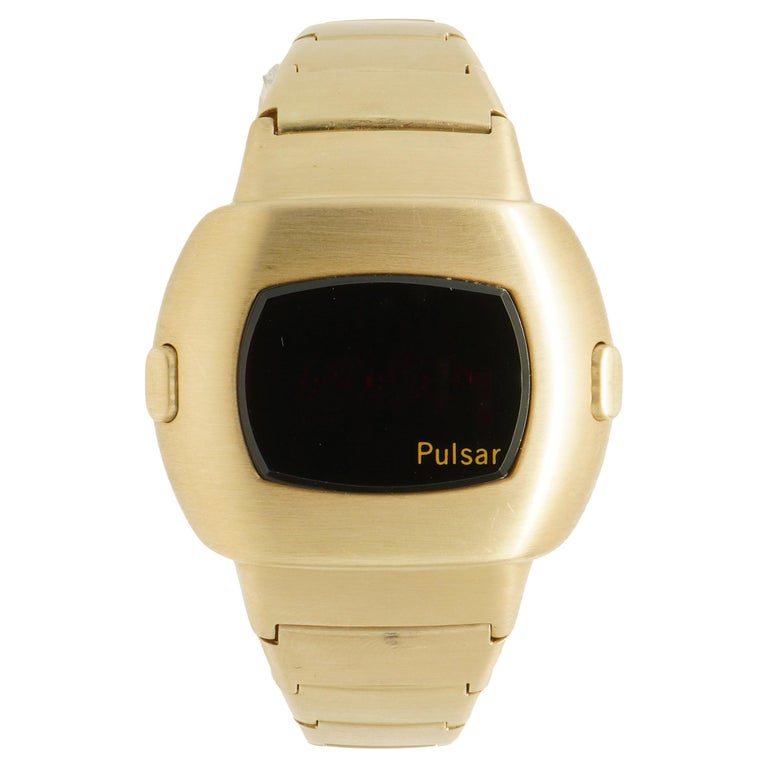 Pulsar Time Computer P3 Led-Uhr aus massivem Gold im Angebot bei 1stDibs