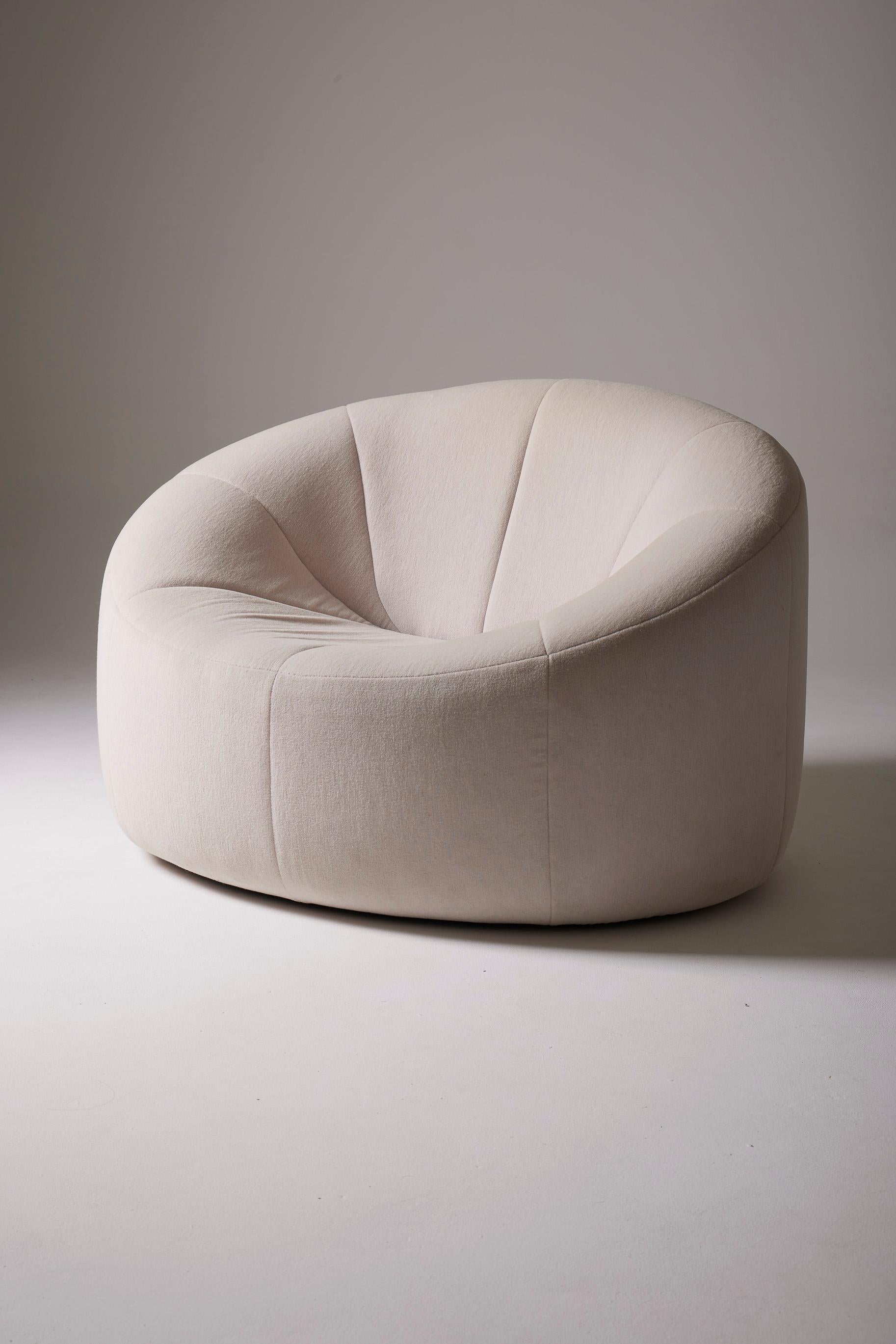 Der ikonische Sessel Pumpkin wurde 1970 von Pierre Paulin entworfen und von Ligne Roset hergestellt. Original weißer Stoff, sehr guter Zustand. Dieses Modell wurde ursprünglich für die Privatwohnung von Claude und Georges Pompidou im Élysée-Palast