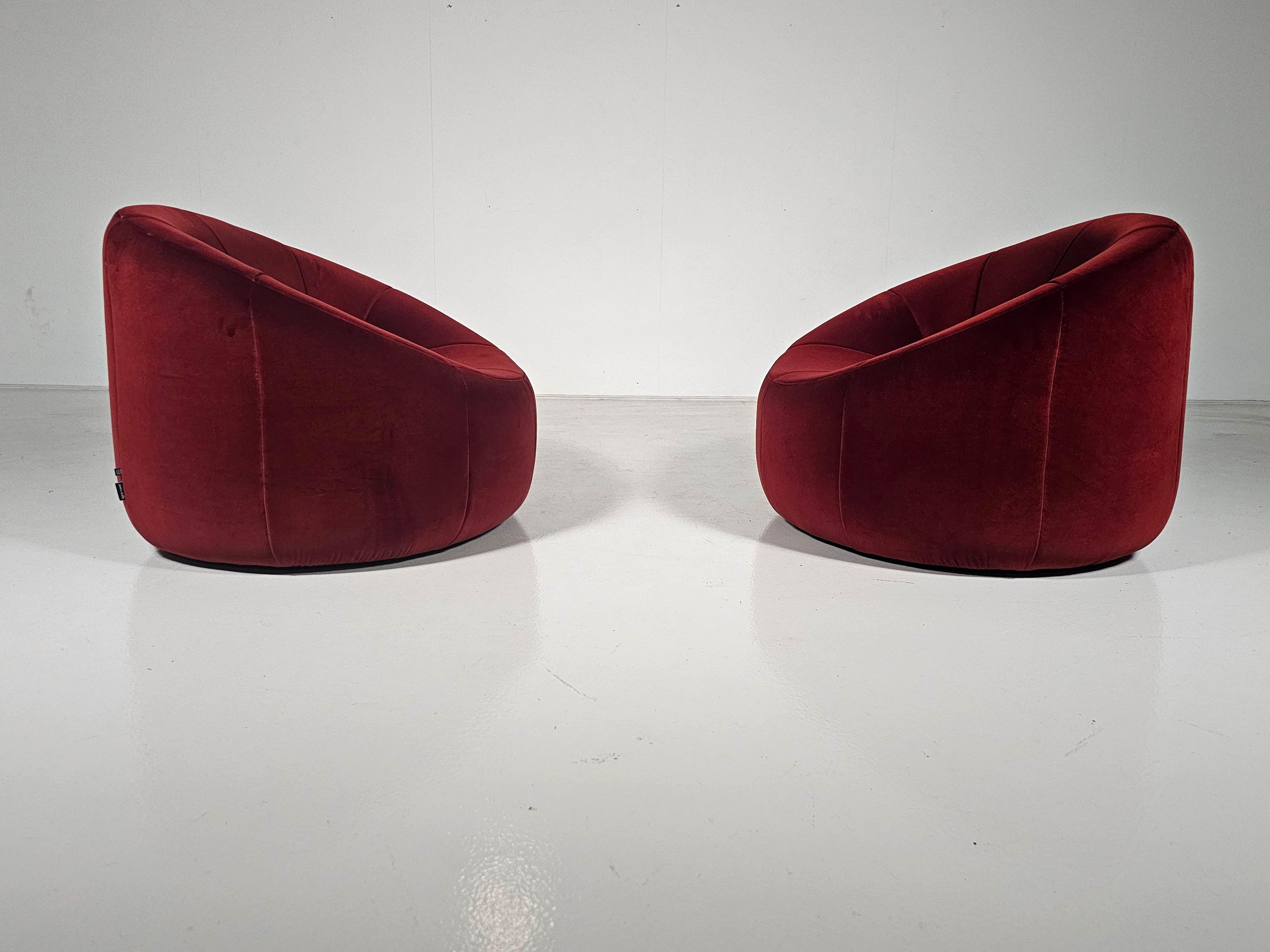 XXI secolo e contemporaneo Sedie lounge Pumpkin in velluto rosso di Pierre Paulin per Ligne Roset, Francia in vendita