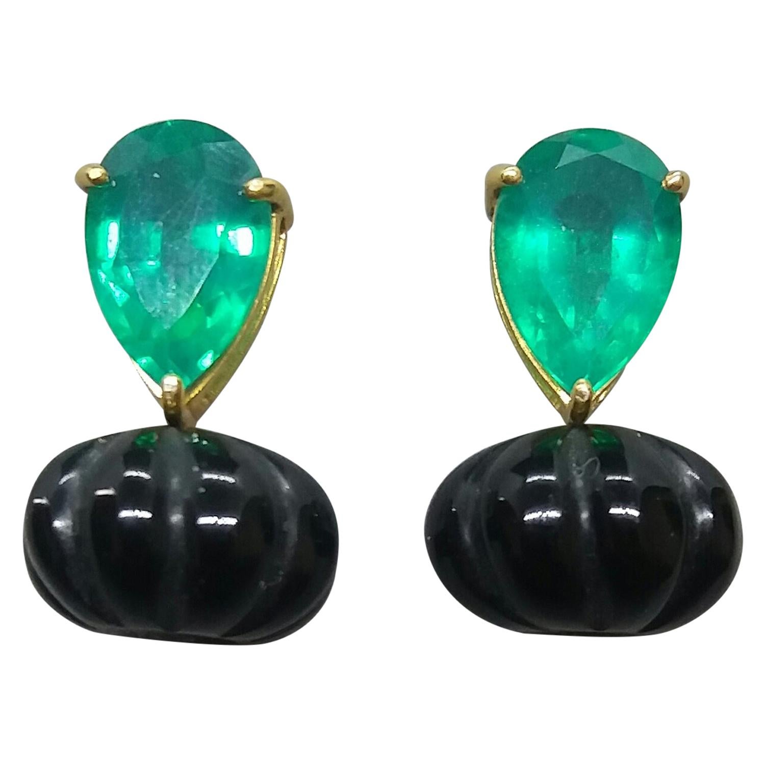 Pumpkin Shape Carved Black Onix Pear Shape Green Quartz 14 Karat Gold Earrings For Sale