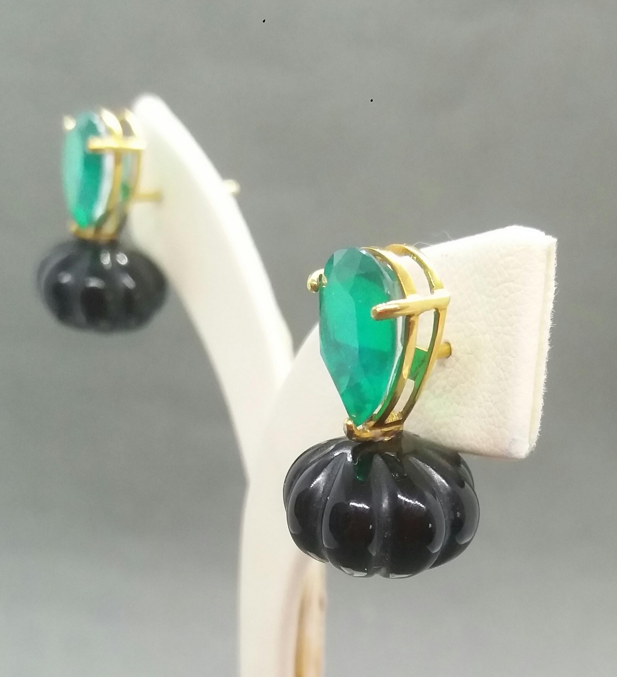 Pumpkin Shape Carved Black Onix Pear Shape Green Quartz 14 Karat Gold Earrings For Sale 3