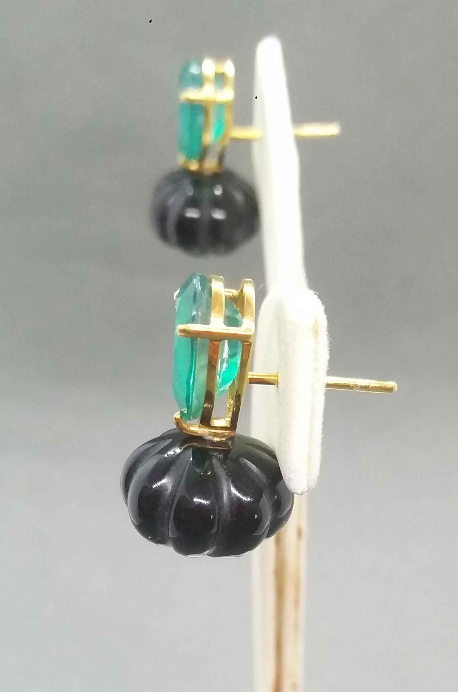 Pumpkin Shape Carved Black Onix Pear Shape Green Quartz 14 Karat Gold Earrings For Sale 4