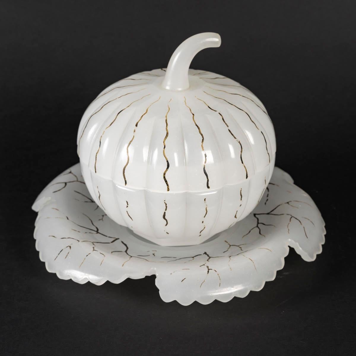 Pumpkin-förmige Bonbonschachtel aus Opal, 19. Jahrhundert, Napoleon III.-Periode. im Angebot 1