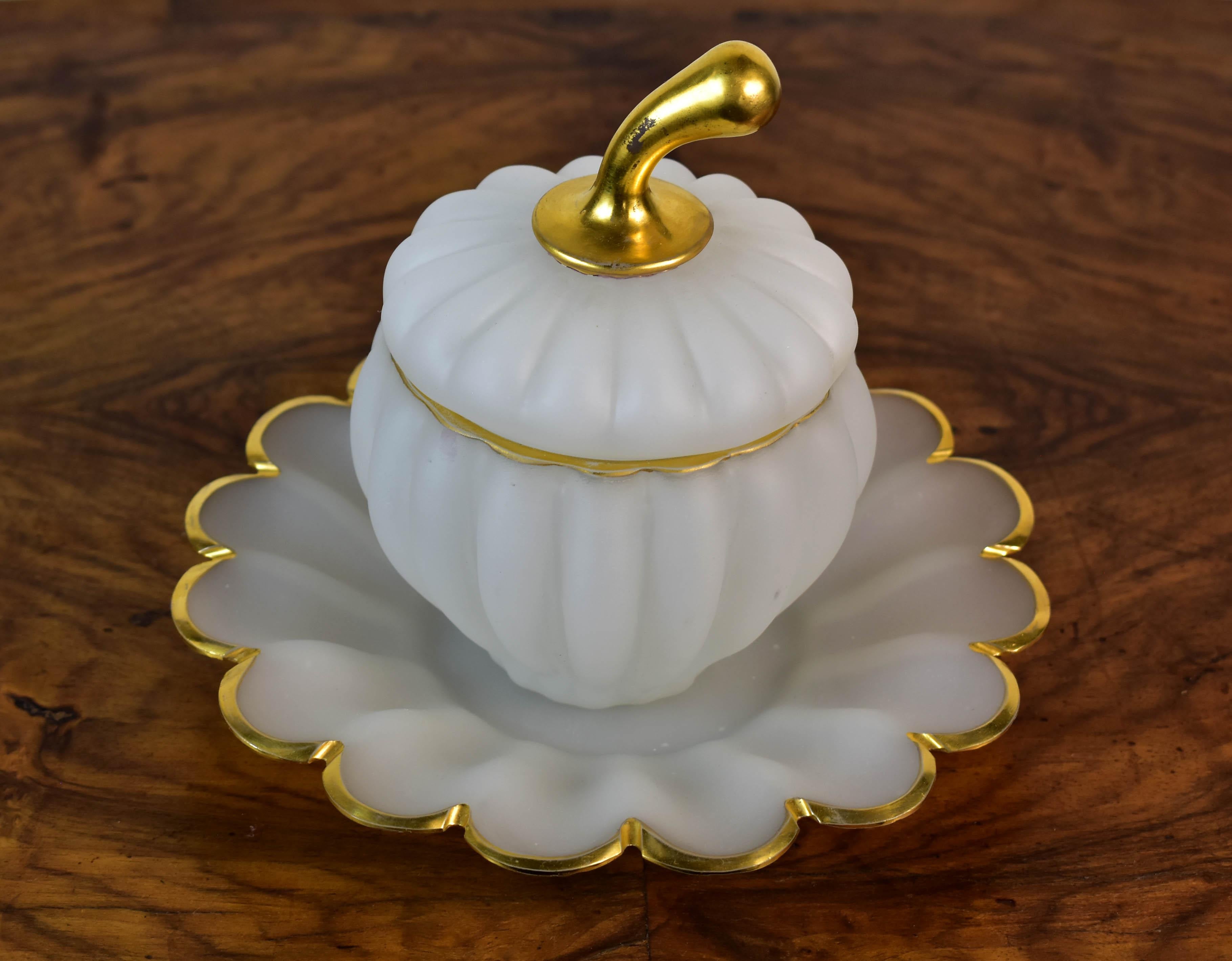 Pumpkin-Shaped Opaline Glass Jar - Bohemian Glass 19th Century For Sale 1
