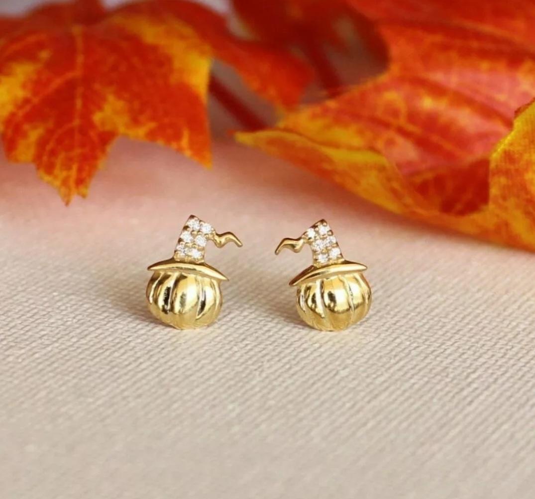 Pumpkins Studs Piercing 14k Solid Gold Witch Hat Minimalist Diamond Ear Studs.

Base Metal
Yellow Gold
Certification
14K Hallmarked, IGI
Gauge
18 g (1 mm)
Main Stone Color
White/Colorless
Diamond Weight
0.06 cts Approx
Metal
Yellow Gold
Item